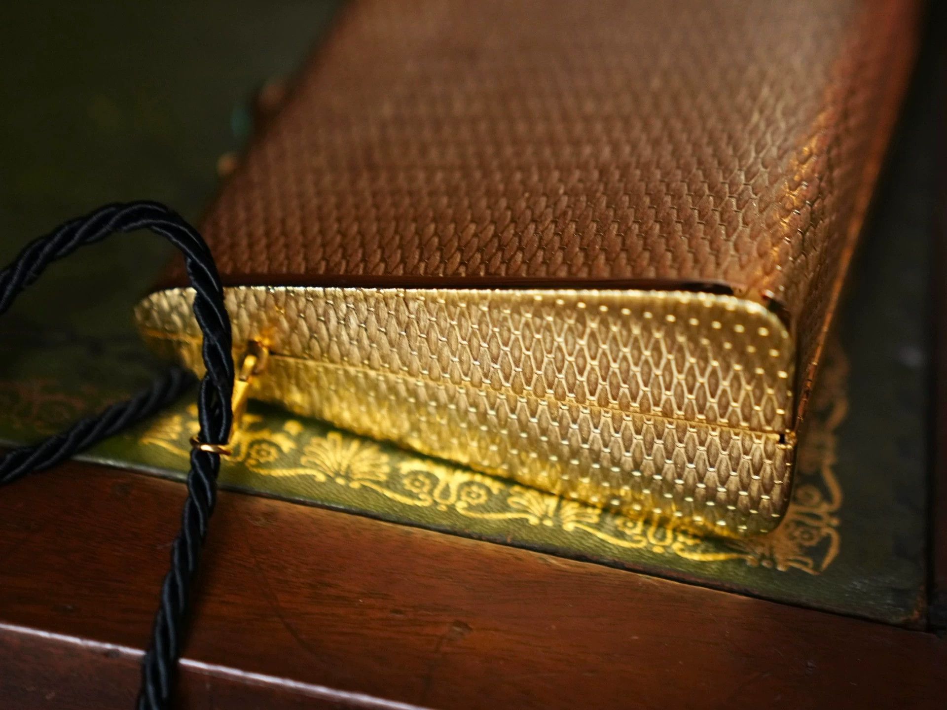 Fendi Fendi Vintage Metal Gem Tassel Evening Clutch Women's Rare Size ONE SIZE - 6 Thumbnail