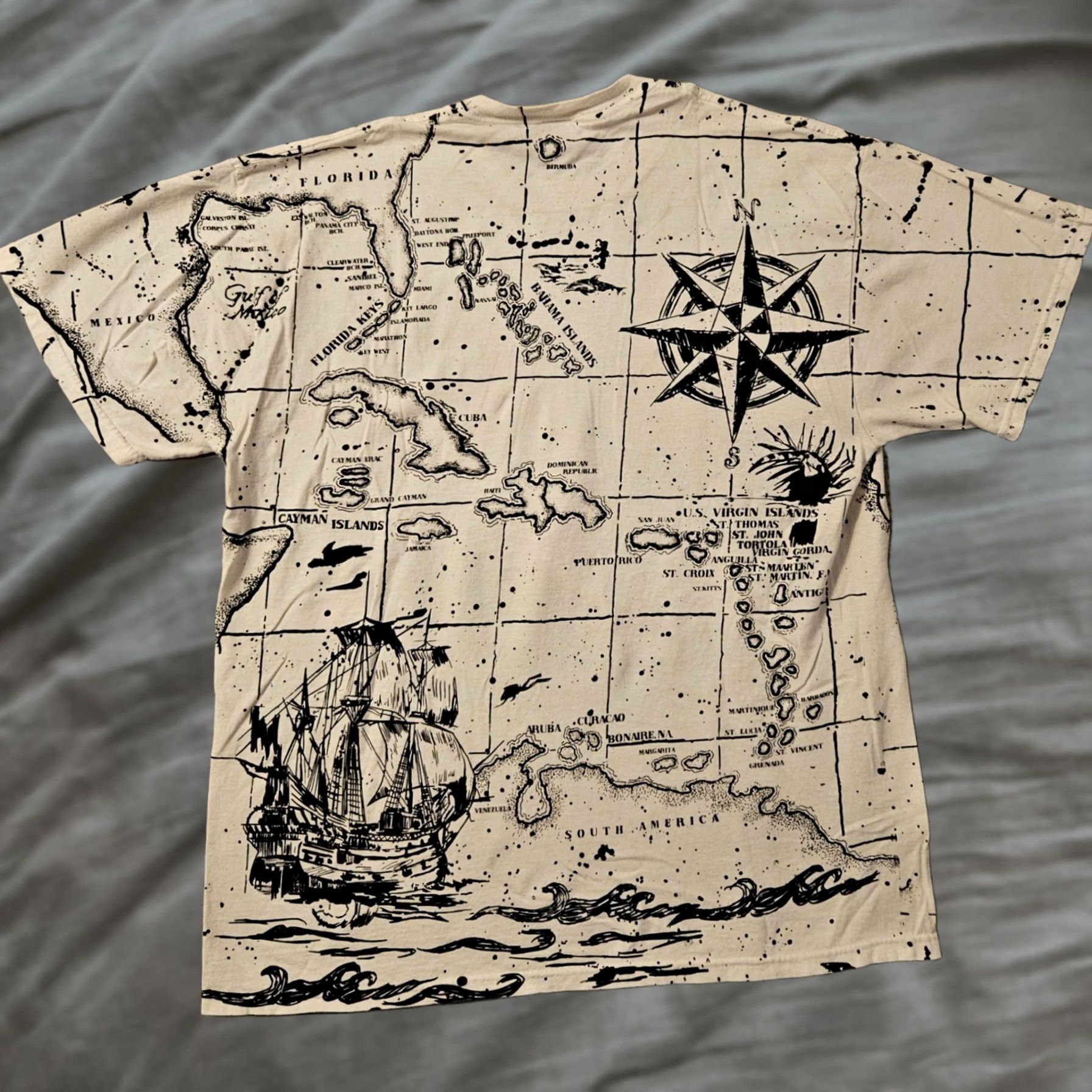 Delta VINTAGE Stanley Michaels AOP Map Caribbean Parrot Pirate Ship Graphic Shirt XL White Stain 29.5 22.5 Inches Mens Size US XL / EU 56 / 4 - 1 Thumbnail