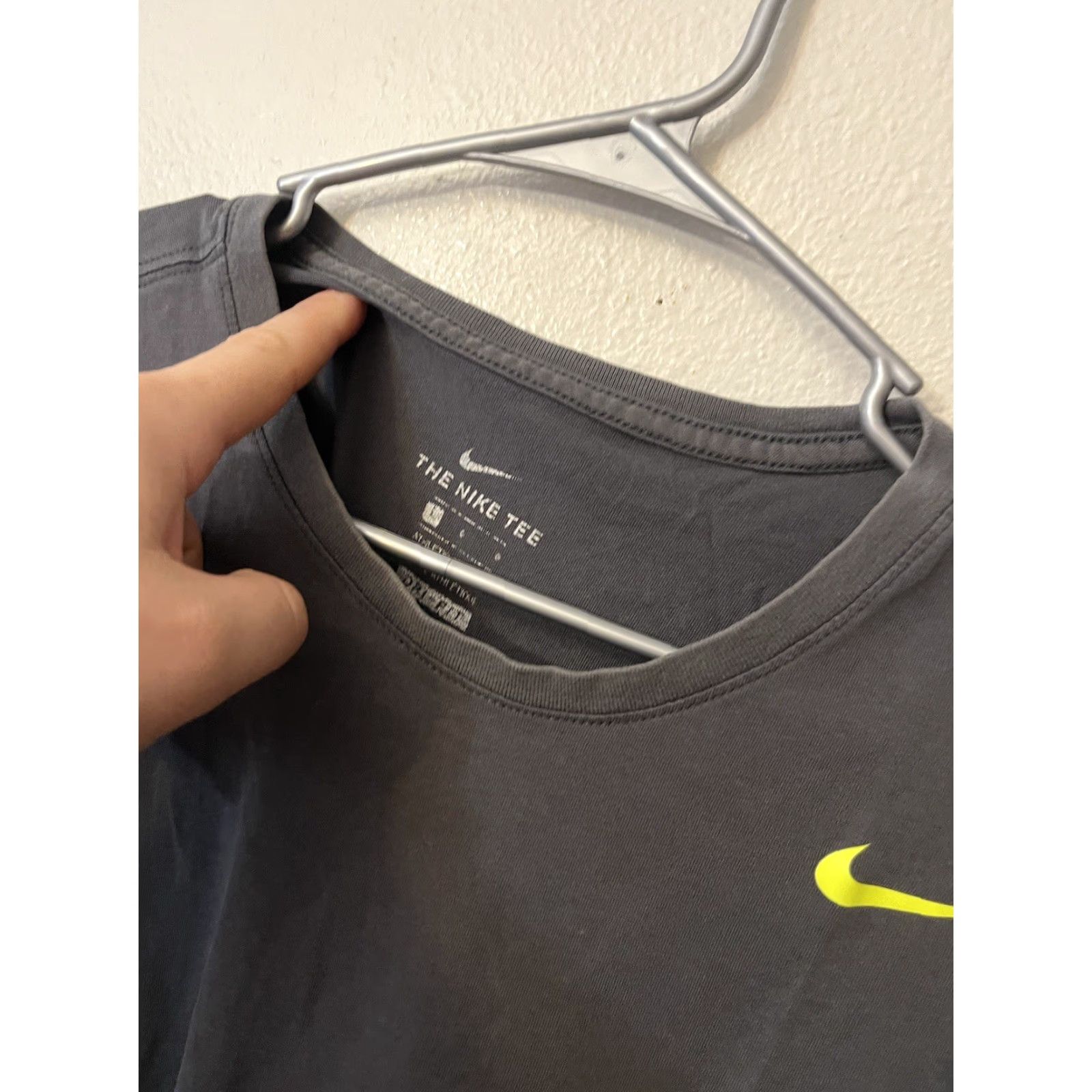 Nike Nike Dri-Fit Tee T-Shirt Mens Gray Logo Graphic Sz Large L Athletic Shirt Size US L / EU 52-54 / 3 - 2 Thumbnail