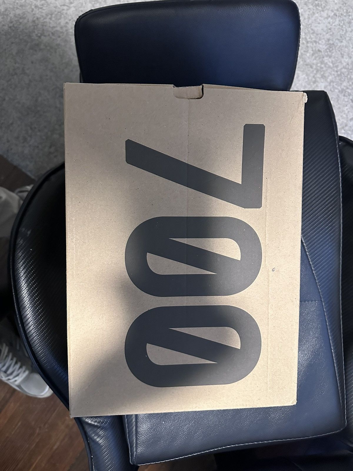 Adidas Yeezy 700 V3 'Fade Salt' Size US 8 / EU 41 - 11 Thumbnail
