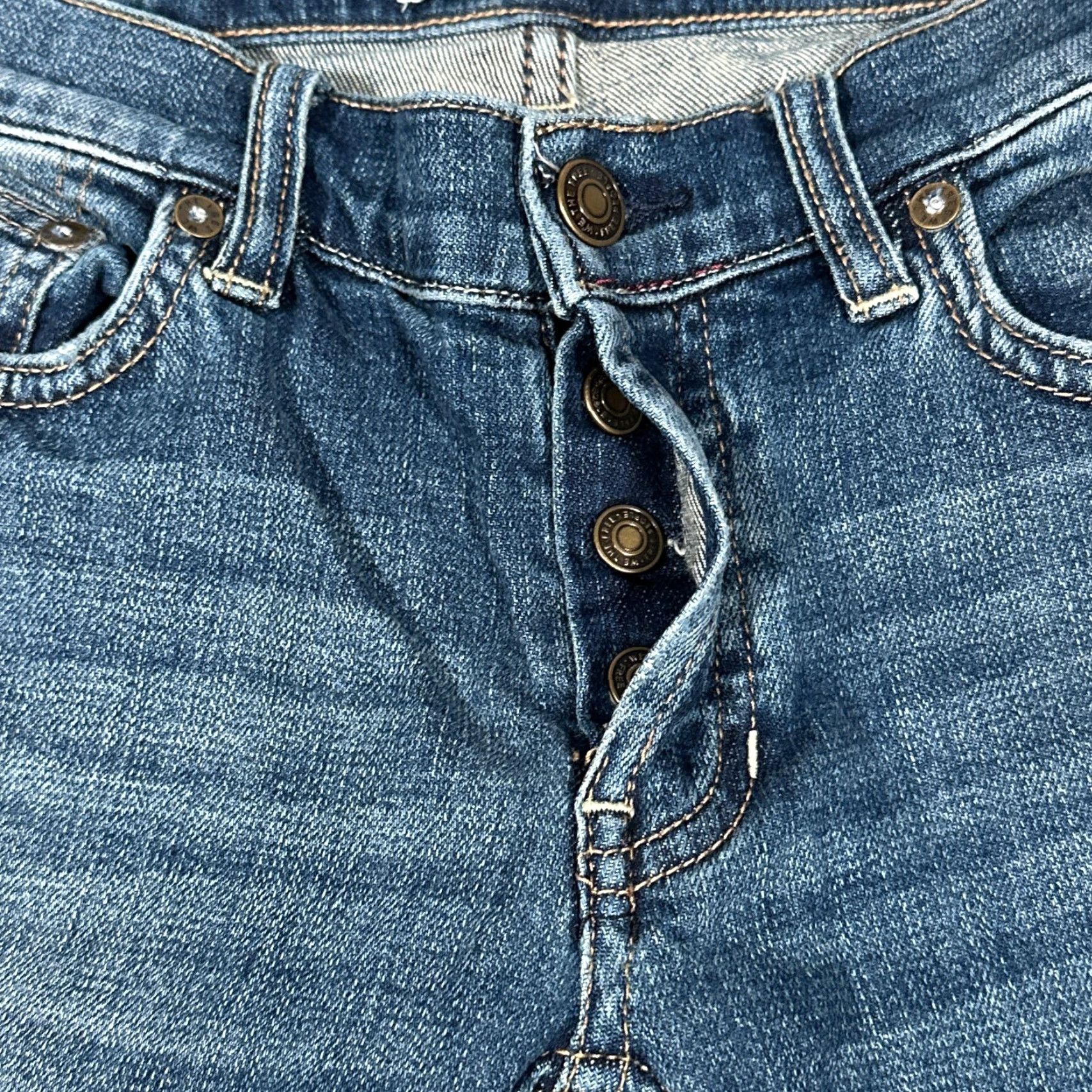 Vintage We The Free Jeans Women’s 25 Blue Medium Wash Frayed Raw Hem Button Fly Regular Fit 90s Style Size 42" / US 20 - 4 Thumbnail