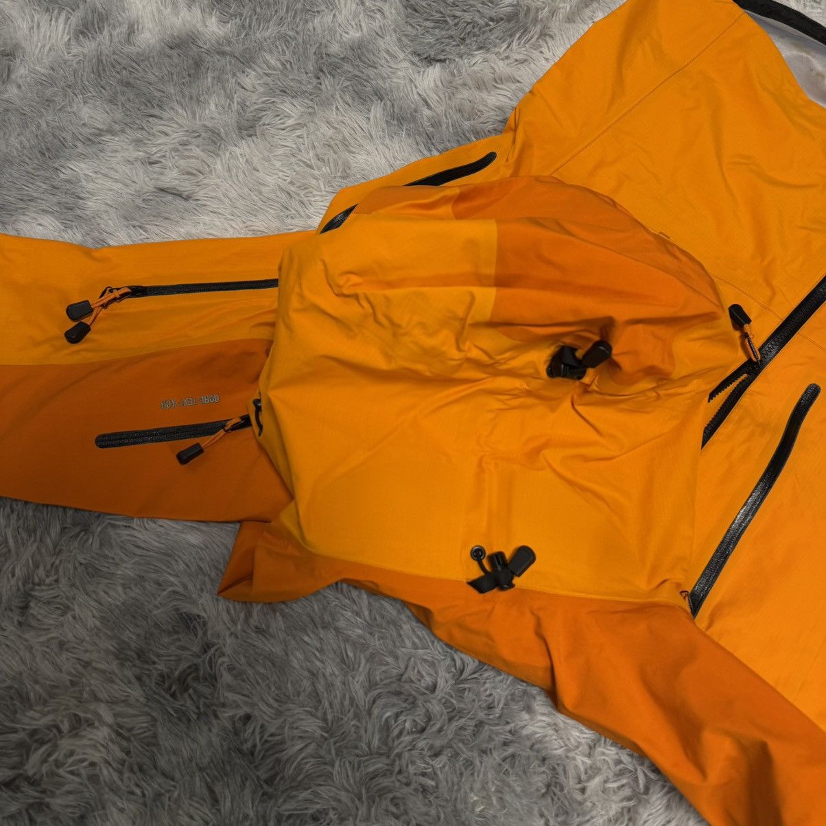 Arc'teryx Arc'teryx Alpha SV Jacket | Size XL | Orange GORE-TEX Pro Size US XL / EU 56 / 4 - 14 Thumbnail