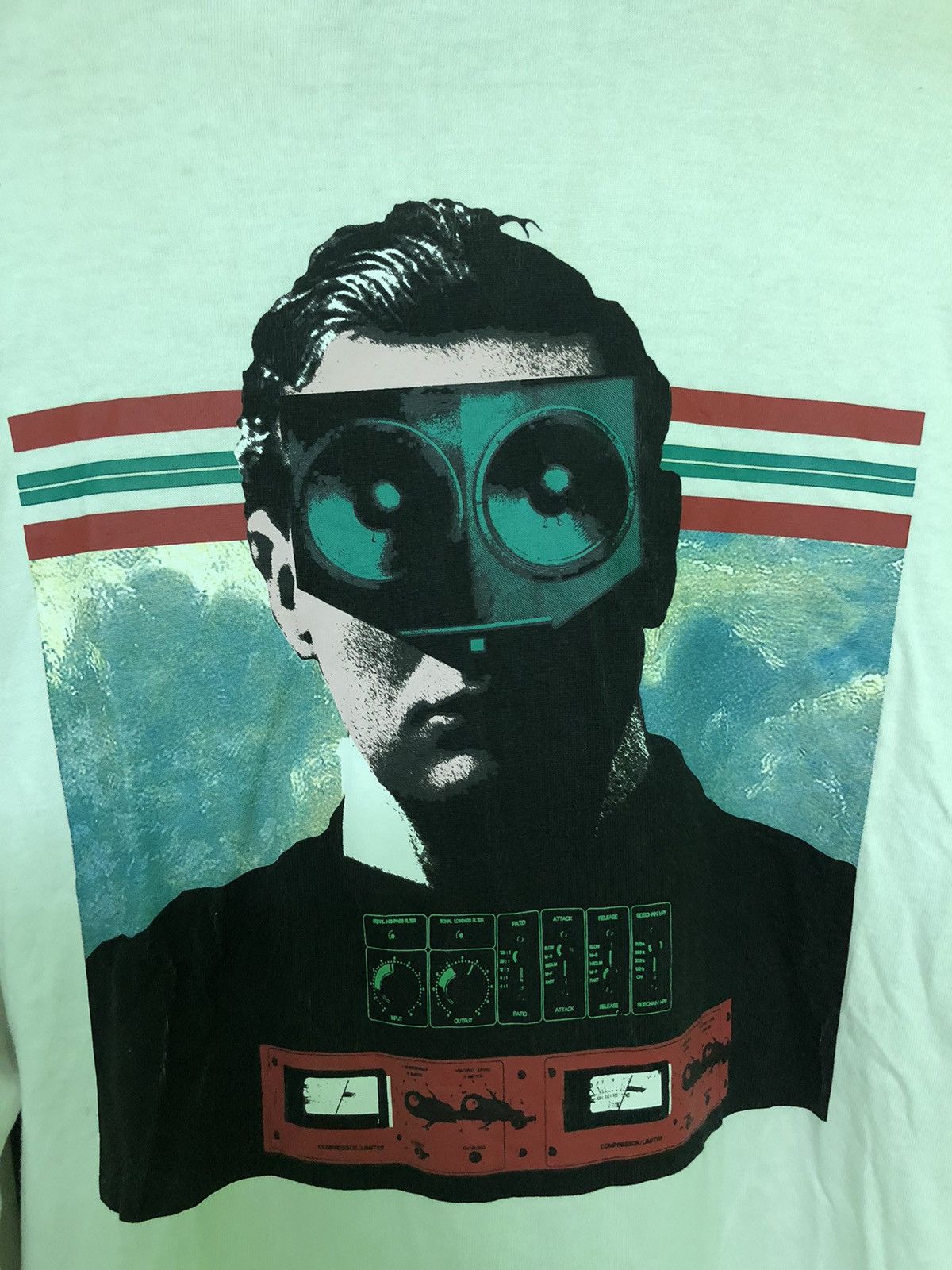 Undercover Vintage Uniqlo x Undercover Japanese Jun Takahashi Shirt Tee Size US M / EU 48-50 / 2 - 9 Thumbnail