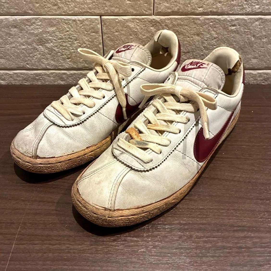 Nike Nike Bruin Leather 1983 White Red US7 Vintage Sneakers - Retired Size US 7 / EU 40 - 2 Thumbnail