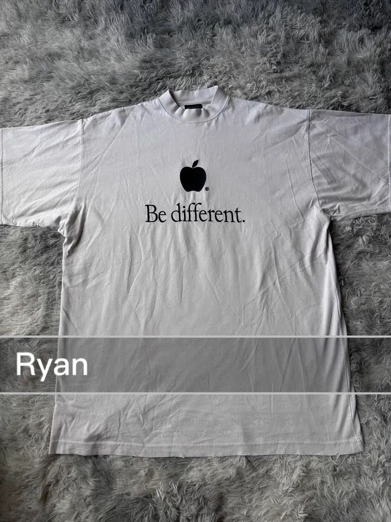 Balenciaga Balenciaga Off-white Apple Embroidered Short Sleeve Size US S / EU 44-46 / 1 - 2 Thumbnail