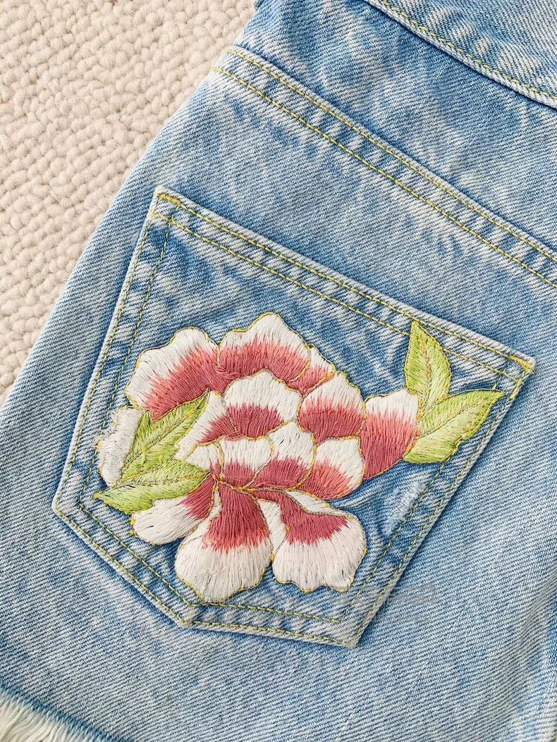 Gucci Gucci Embroidered floral denim shorts Size 24" / US 00 / IT 34 - 3 Thumbnail