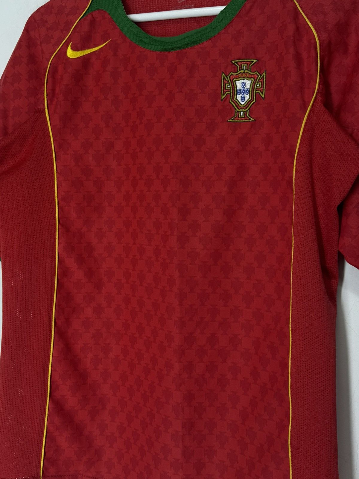 Nike Nike Portugal 2004/05 Home Football Shirt Jersey Size US S / EU 44-46 / 1 - 3 Thumbnail