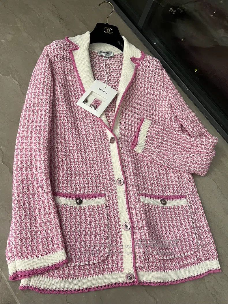 Chanel Chanel 22p pink cardigan coat Size XXS / US 00 / IT 34 - 1 Thumbnail