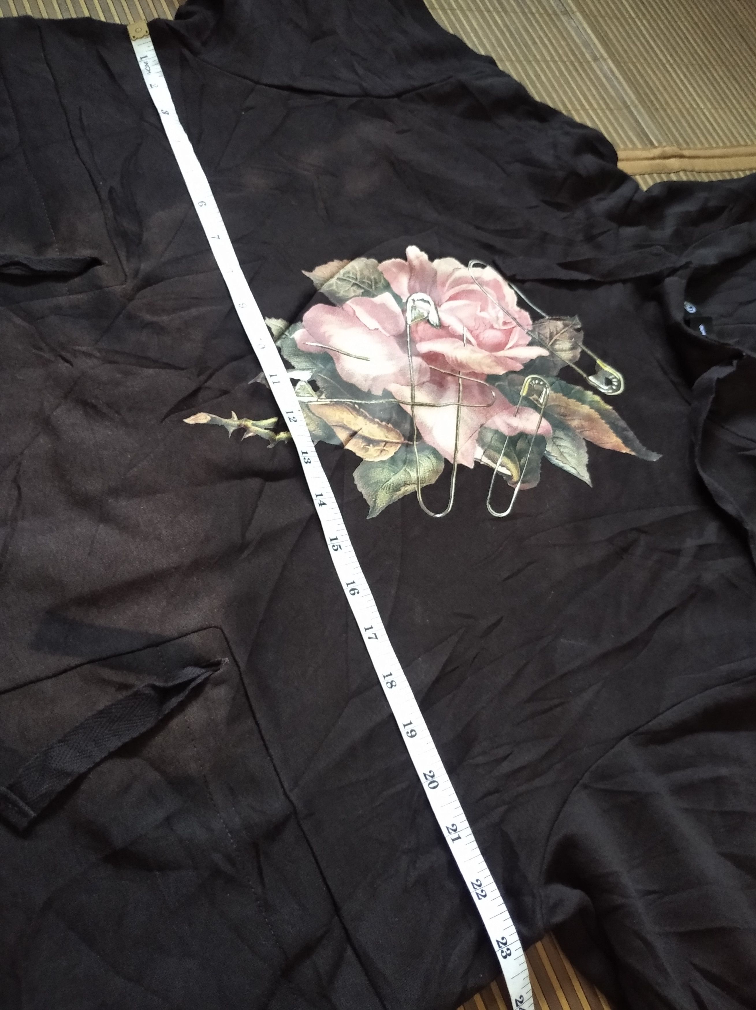 Japanese Brand × Jun Takahashi × Undercover Undercover x Gu Flower Sweatshirt Hoodie Designer Size US M / EU 48-50 / 2 - 9 Thumbnail