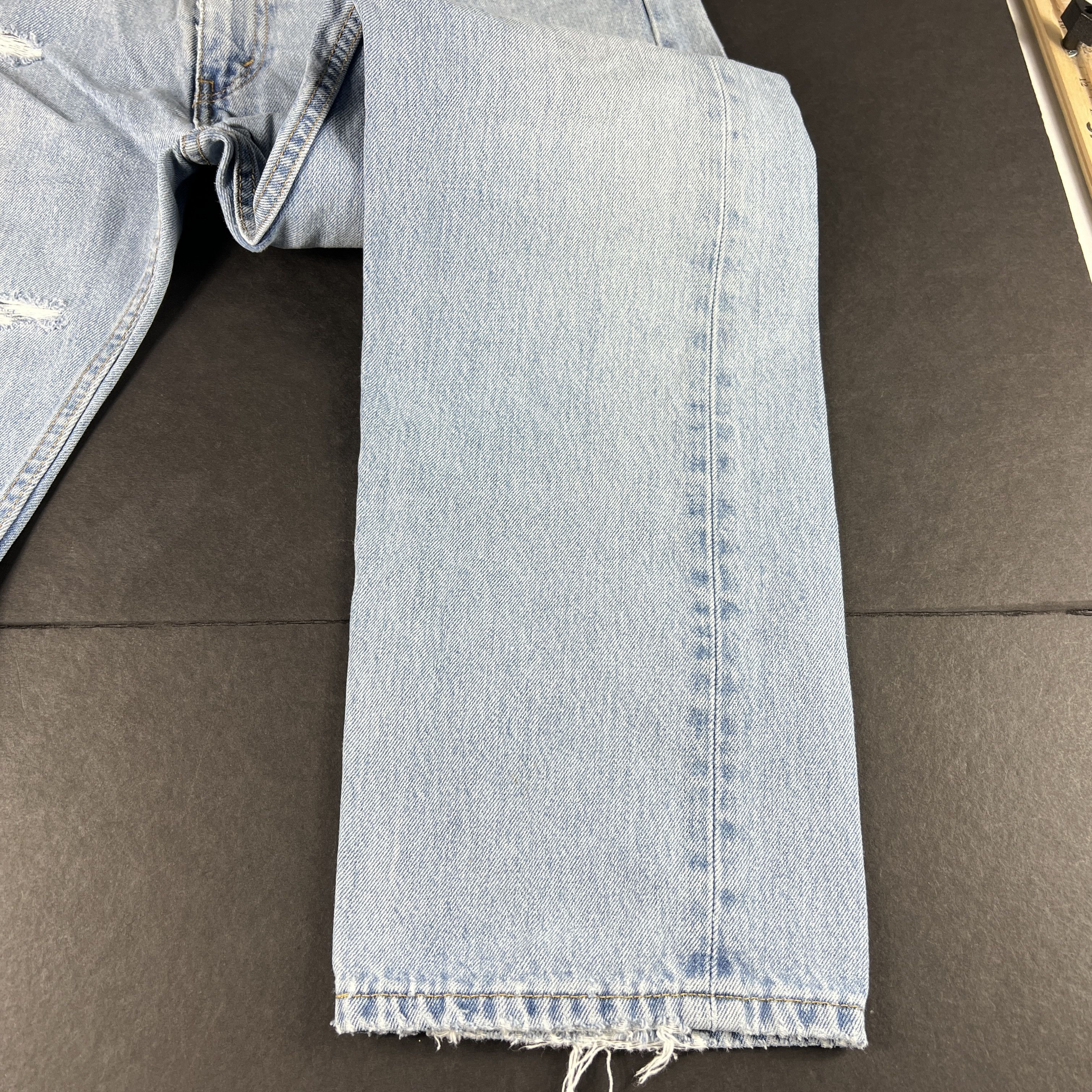 Levi's Levi's Jeans 505 Straight Light Blue Thrashed Cotton Denim Size US 37 - 7 Thumbnail