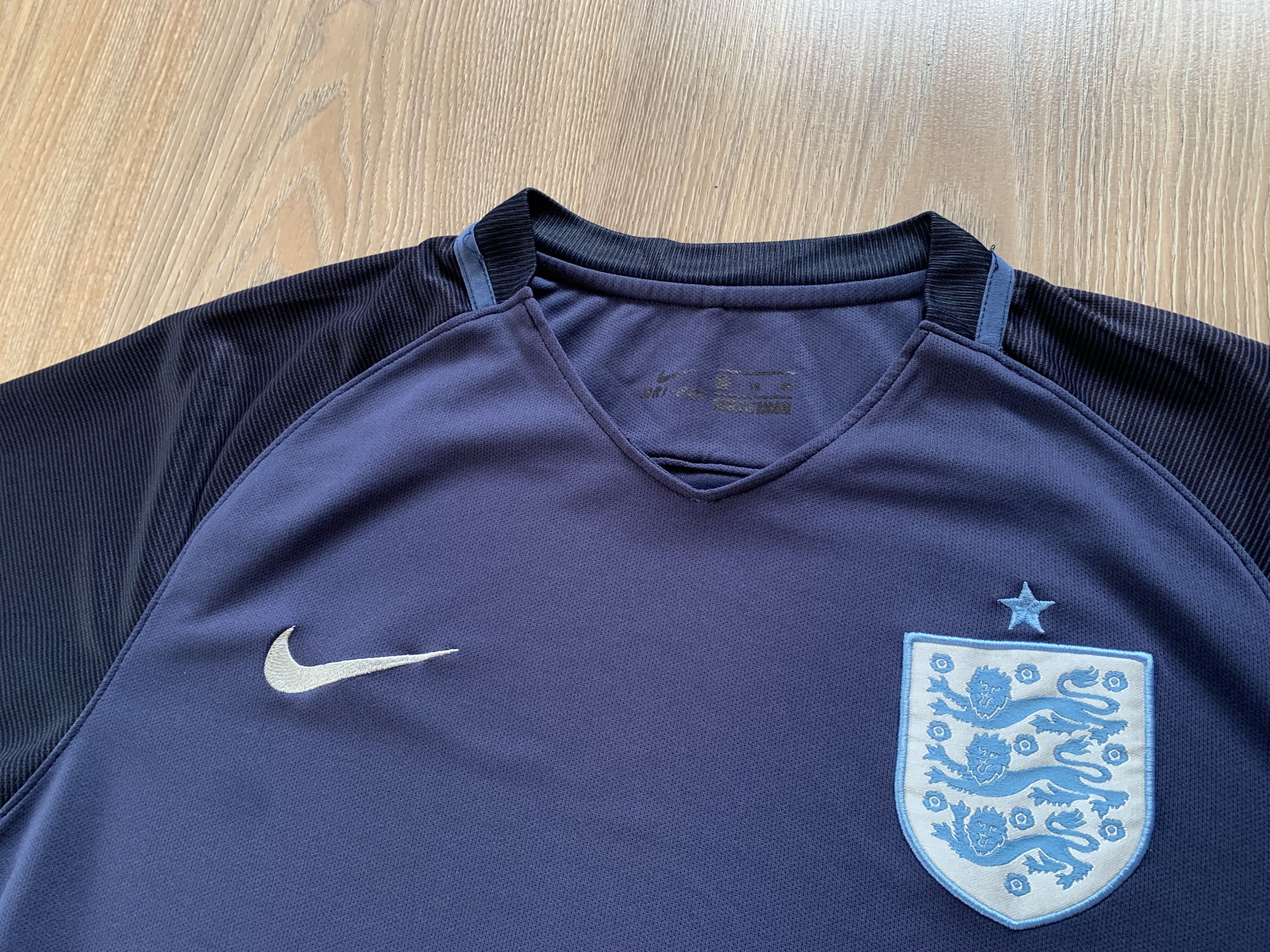 Nike Nike England Soccer Jersey 17-18 Size US S / EU 44-46 / 1 - 6 Thumbnail