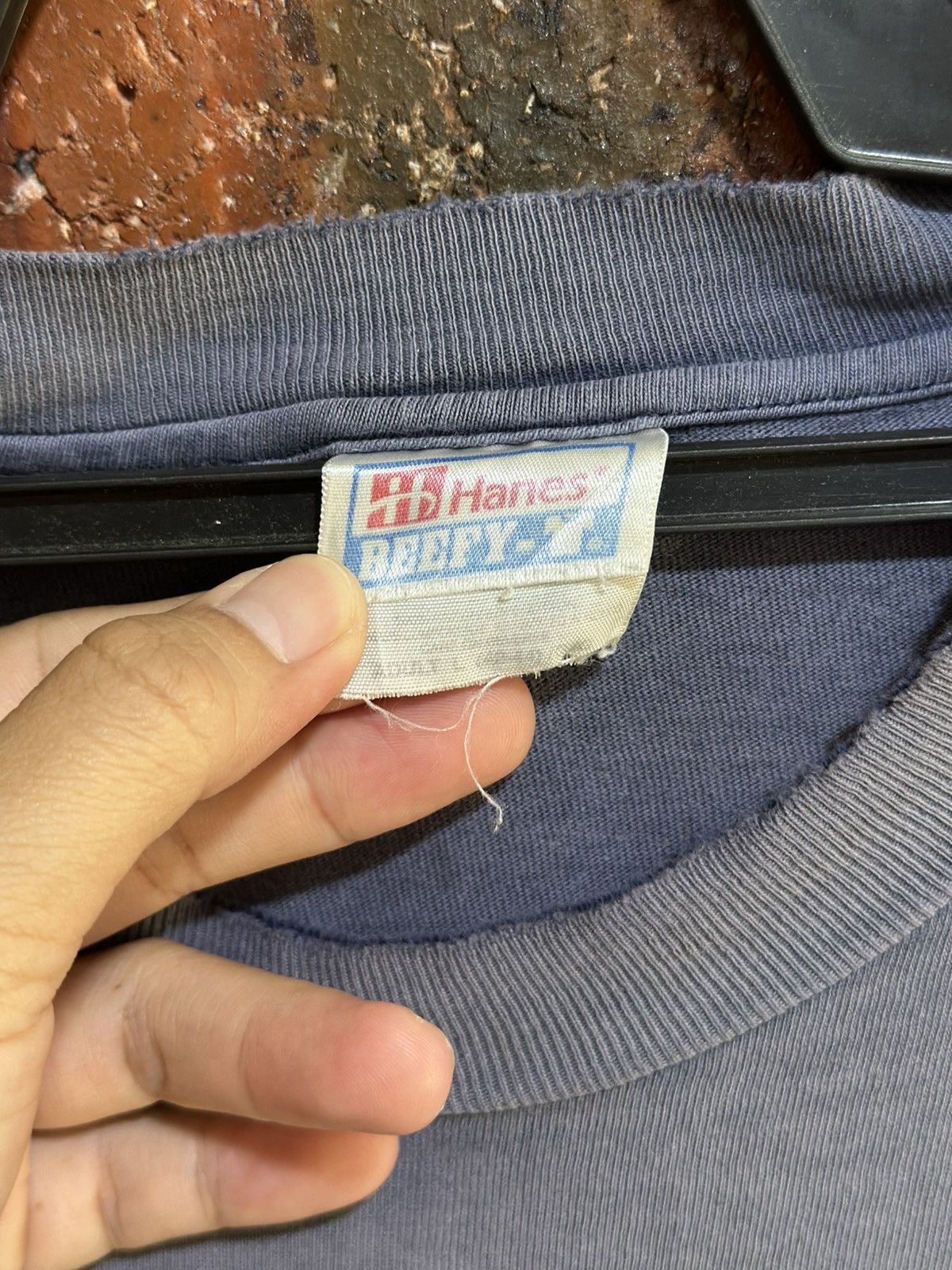 Hanes Thrashed Vintage Skydive Guam Faded Tee Size US L / EU 52-54 / 3 - 3 Thumbnail