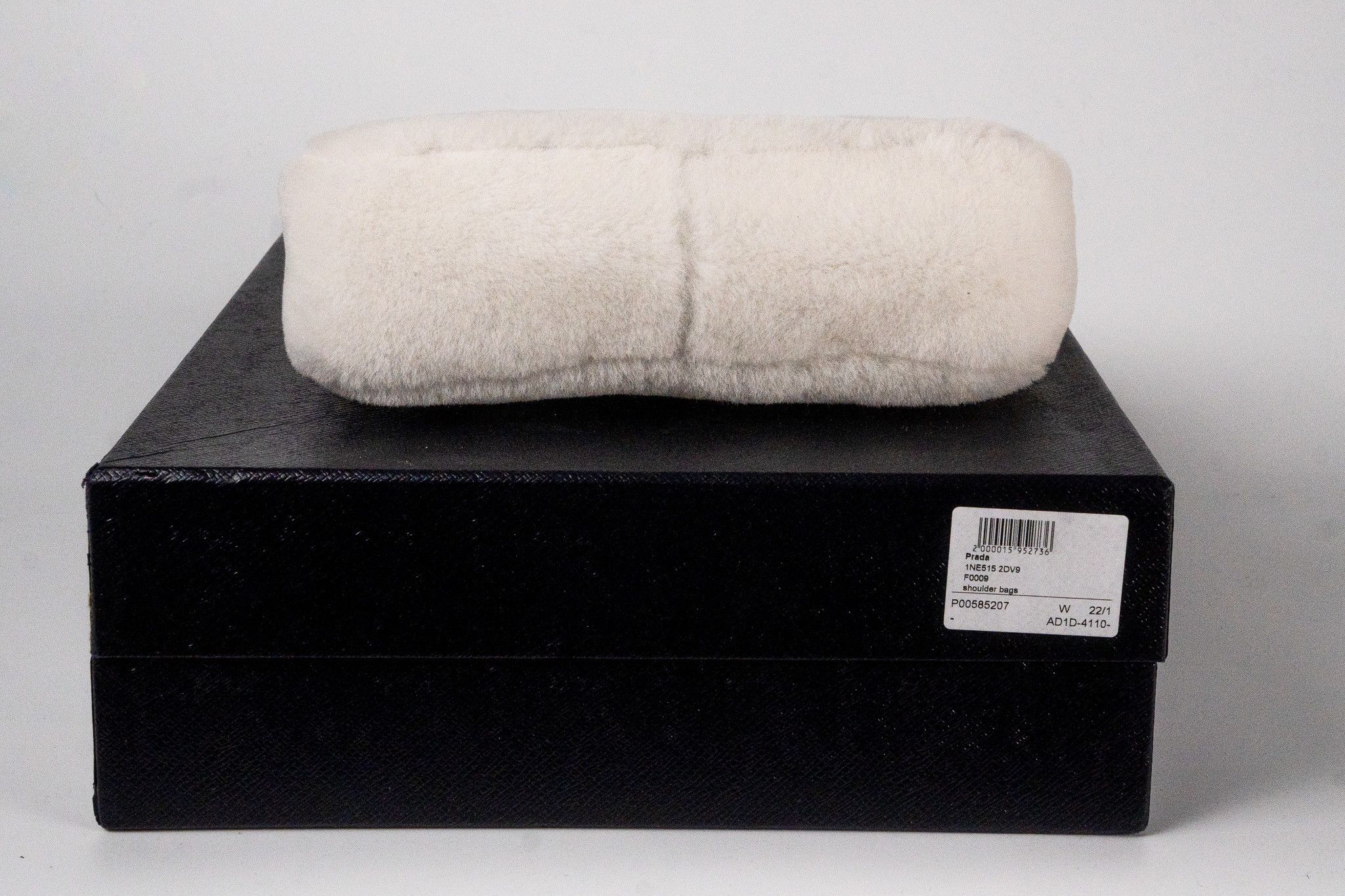 Prada Re-Edition 2000 shearling shoulder bag in white Size ONE SIZE - 6 Thumbnail