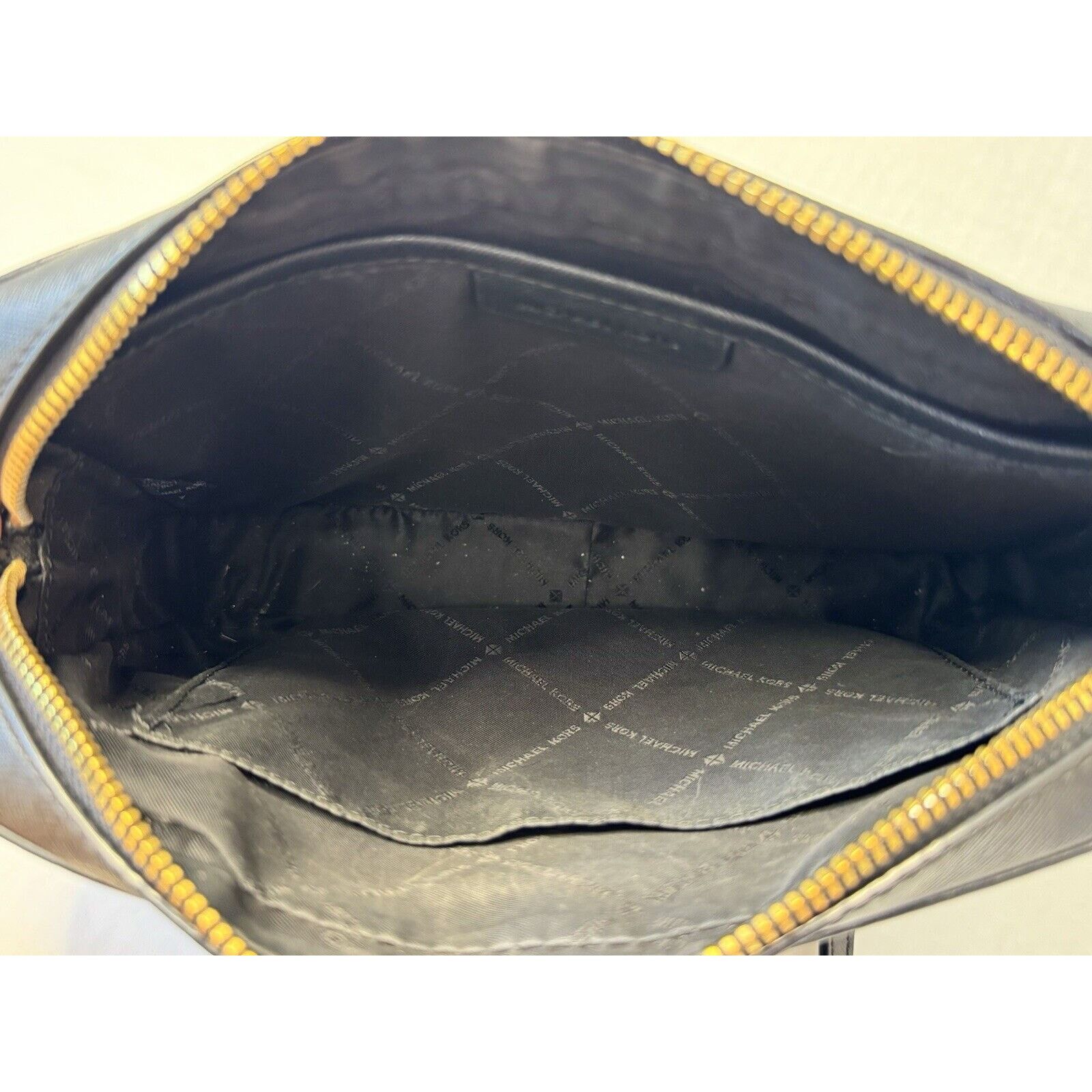 Michael Kors MICHAEL KORS Large Jet Set Crossbody Black Leather Purse Size ONE SIZE - 9 Thumbnail