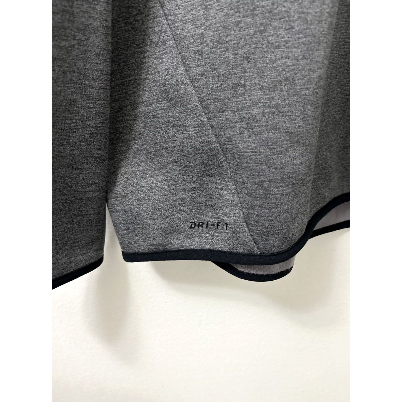Nike Nike Dri-Fit Pullover Mens XL Gray Long Sleeve 1/4 Zip Mock Neck Fleece Lightweight Breathable Casual Activewear Sweatshirt Tee Size US XL / EU 56 / 4 - 5 Thumbnail