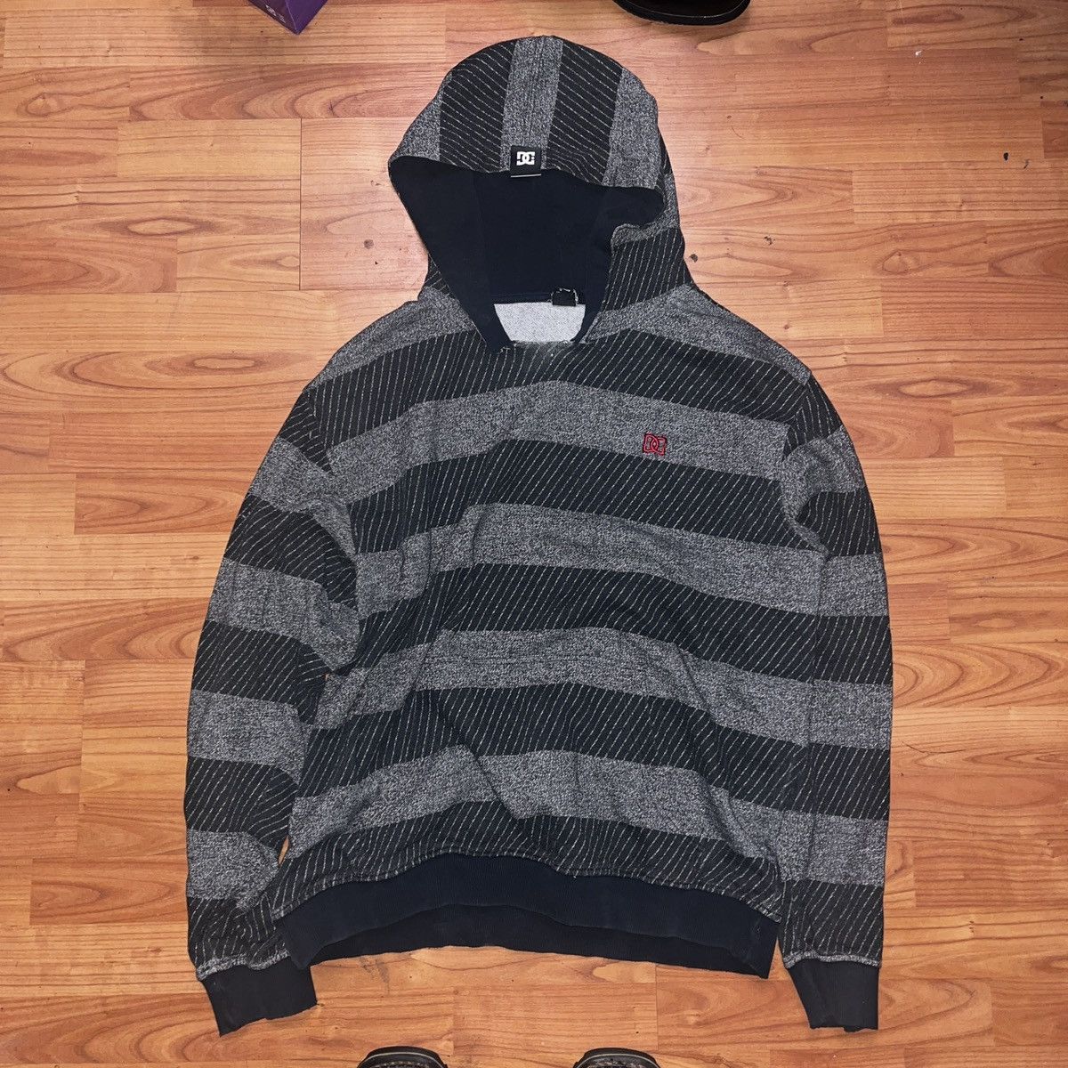 DC Vintage DC Hoodie Distressed Y2K 00’s Size L Size US L / EU 52-54 / 3 - 1 Thumbnail