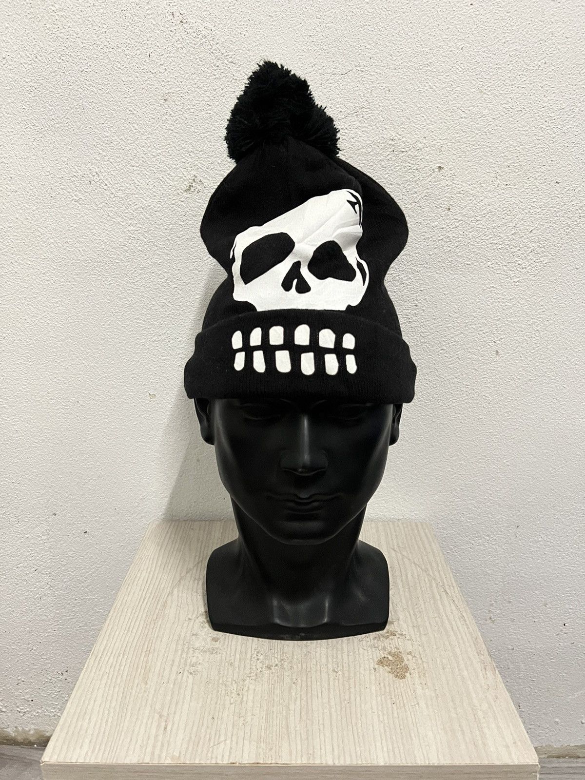 Seditionaries × Vintage Vintage H&M Skulls Seditionaries Beanie Hat Size ONE SIZE - 2 Thumbnail