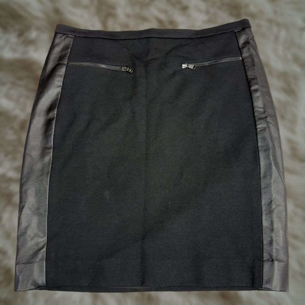 Ann Taylor Ann Taylor Black Mini Skirt Side Faux Leather Trim Lined Size 0 Womens Size 25" / US 0 / IT 36 - 1 Thumbnail