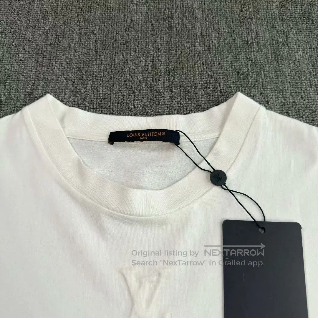 Louis Vuitton LV 25 Embossed Logo White Short-Sleeve. Size US M / EU 48-50 / 2 - 3 Thumbnail