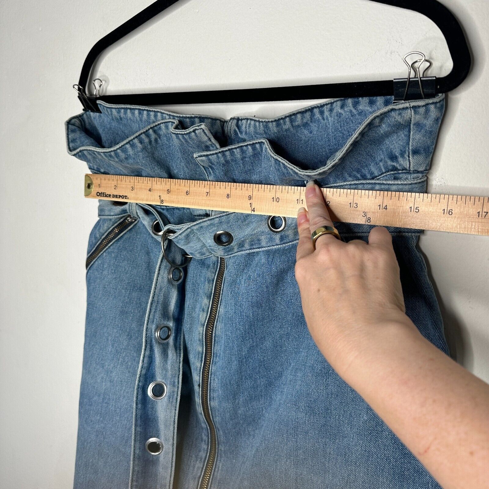 GRLFRND GRLFRND Ava Medium Wash Denim Skirt Grommet Belt Frayed Hem Size 32" / US 10 / IT 46 - 11 Thumbnail