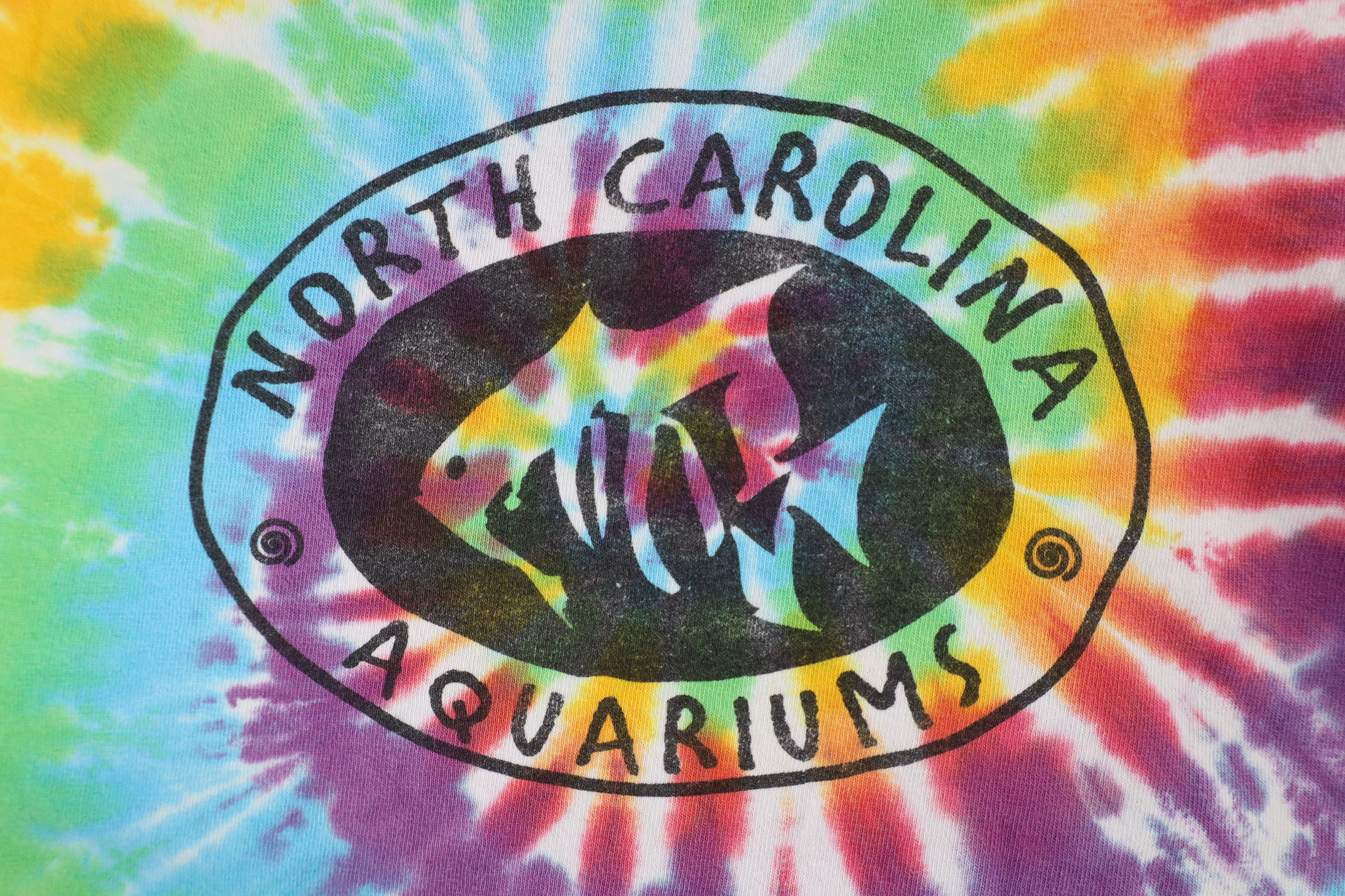 Vintage Vintage 90s Streetwear Aquariums Rainbow Tie Dye T-Shirt Size M / US 6-8 / IT 42-44 - 4 Thumbnail