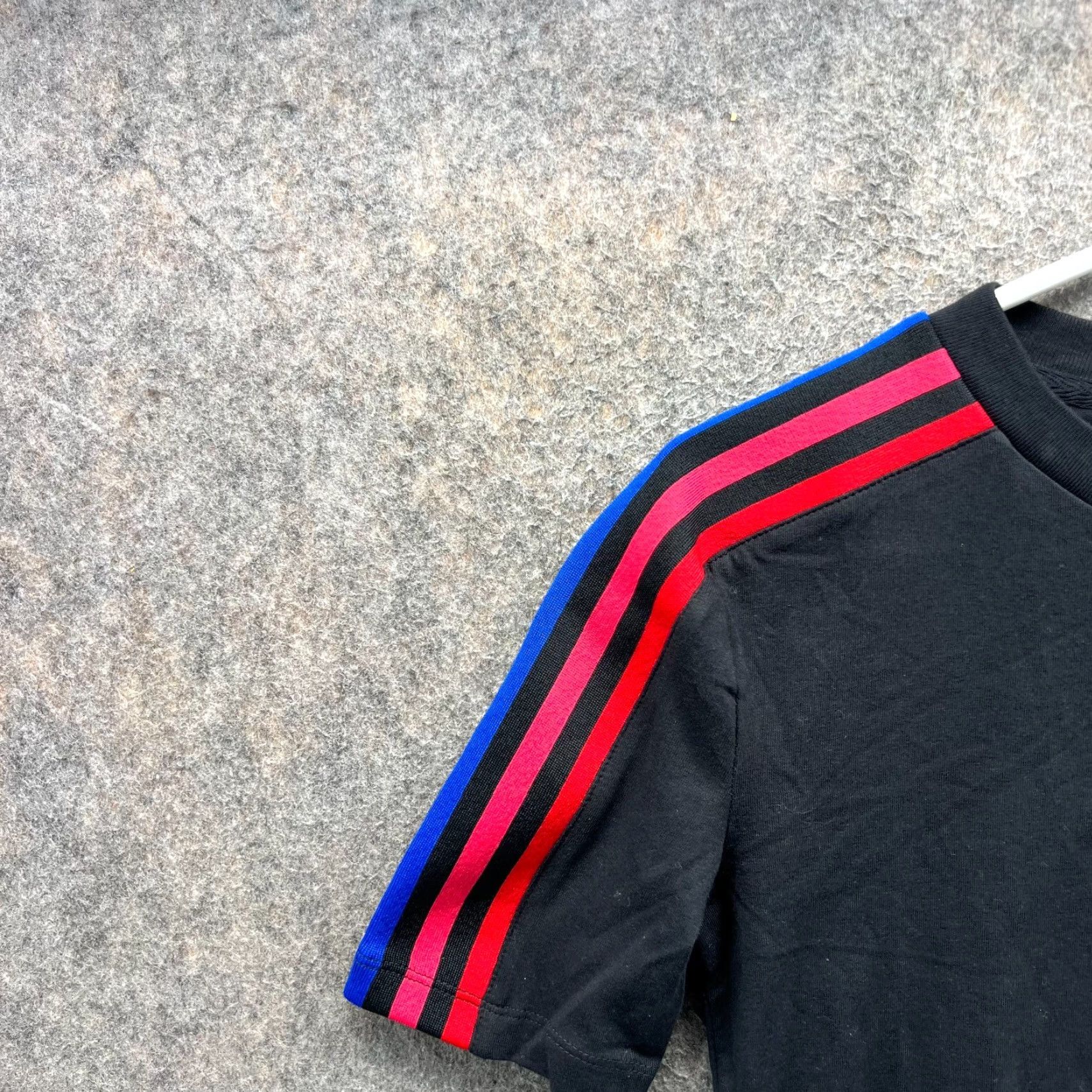 Adidas VINTAGE Adidas Shirt Womens Small Black Red Blue Trefoil Fitted Athletic Originals Tee Size S / US 4 / IT 40 - 4 Thumbnail