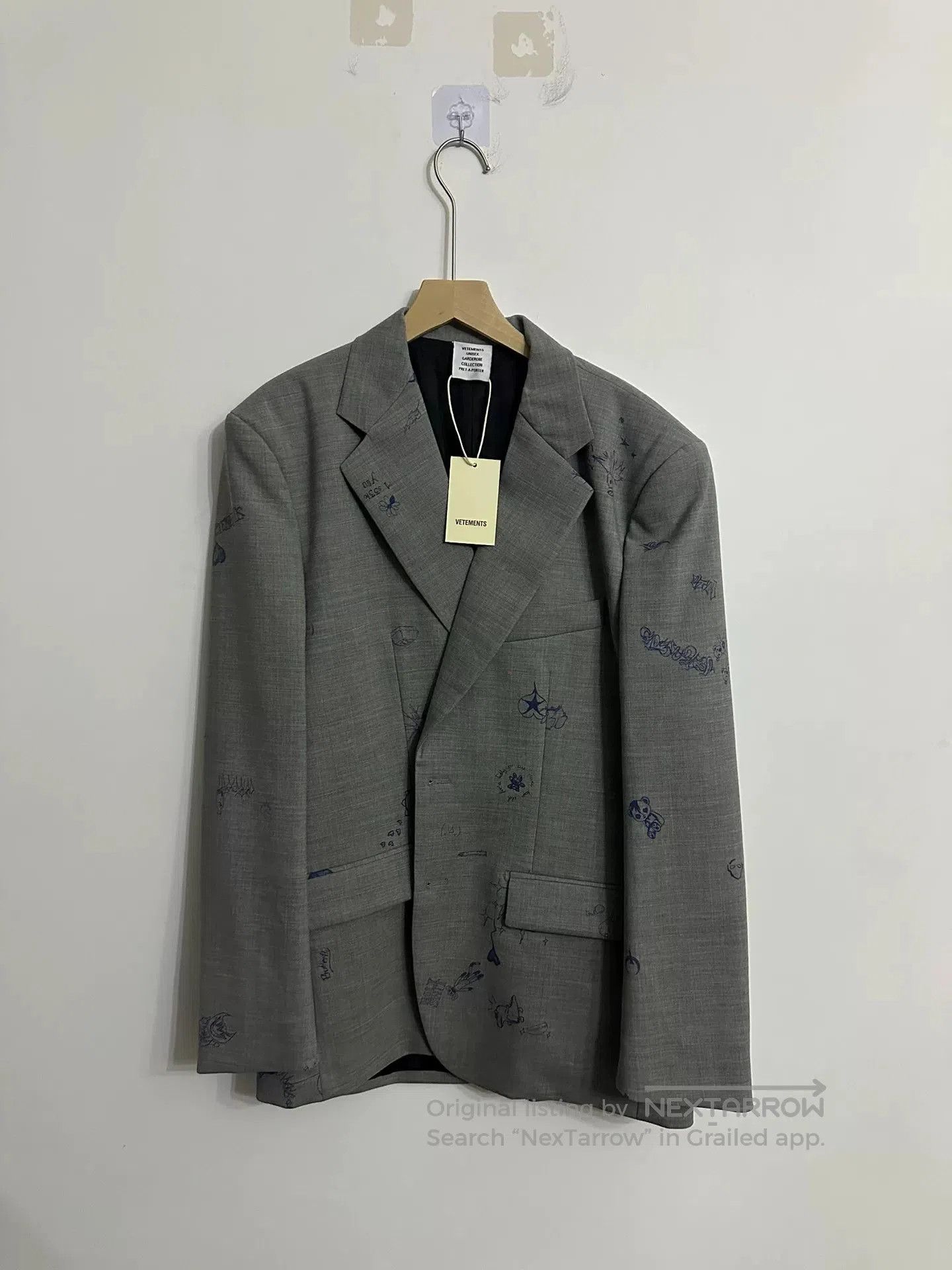 Other vetements graffiti print blazer in gray. Size US XS / EU 42 / 0 - 1 Thumbnail