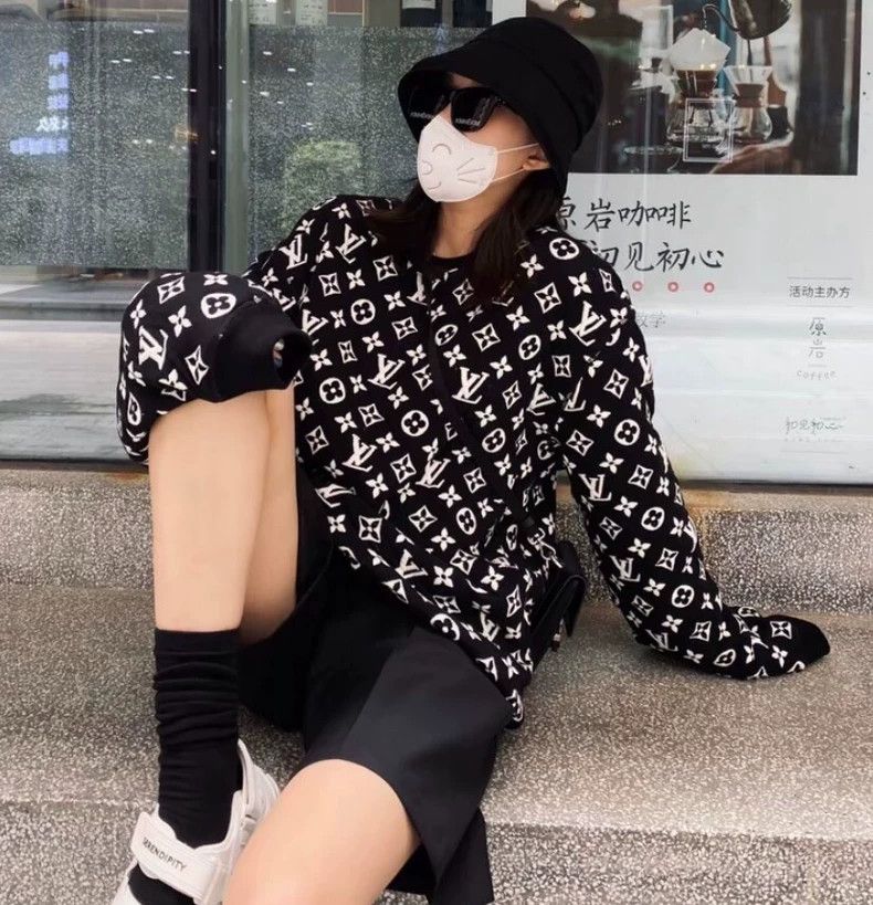 Louis Vuitton Louis Vuitton Cotton crewneck long-sleeve sweatshirt with Size US L / EU 52-54 / 3 - 9 Thumbnail