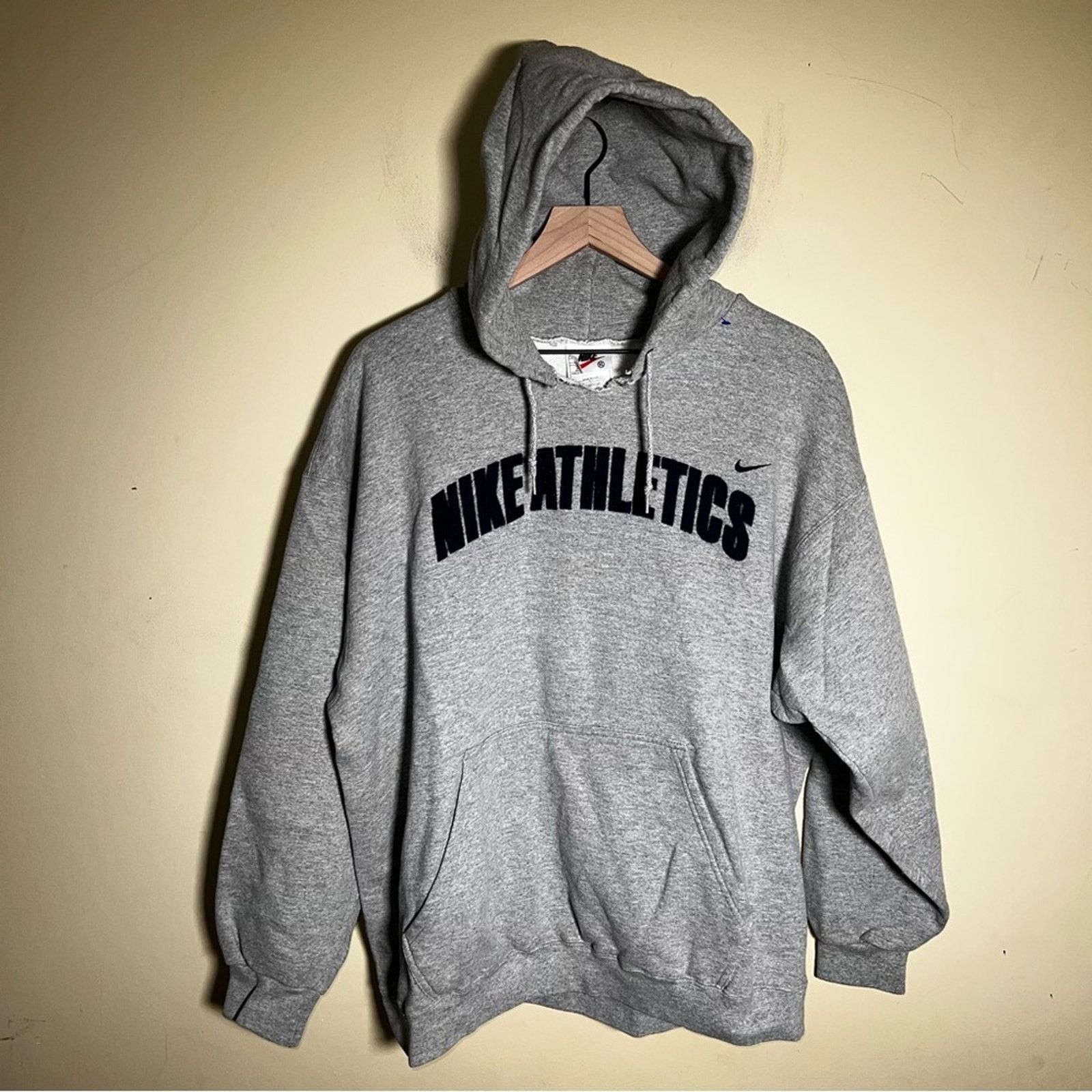 Nike VNTG NIKE Embroidered felt letter 90s hoodie XL Size US XL / EU 56 / 4 - 4 Thumbnail