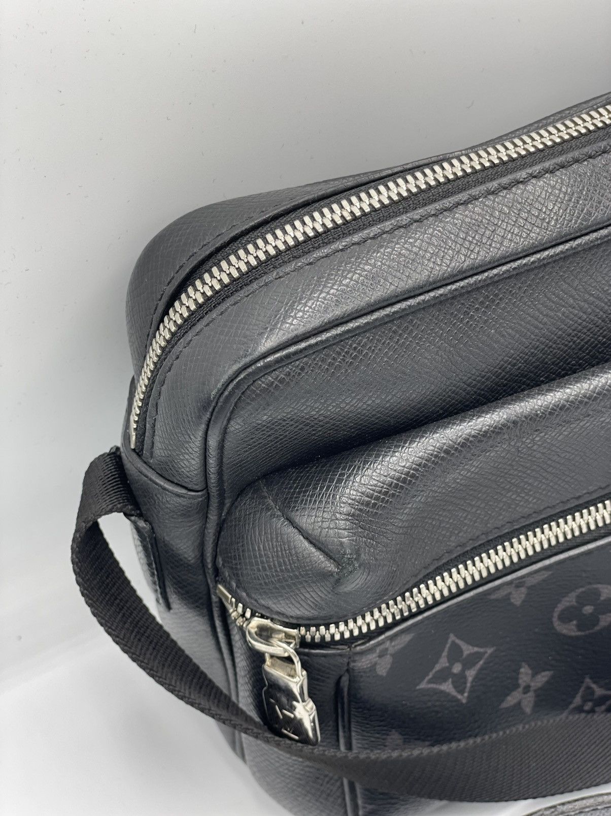 Louis Vuitton Taiga Monogram Eclipse Outdoor Messenger Black Size ONE SIZE - 7 Thumbnail
