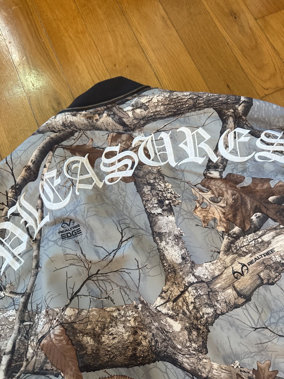 Pleasures Pleasures Real tree Bomber Size US L / EU 52-54 / 3 - 2 Thumbnail