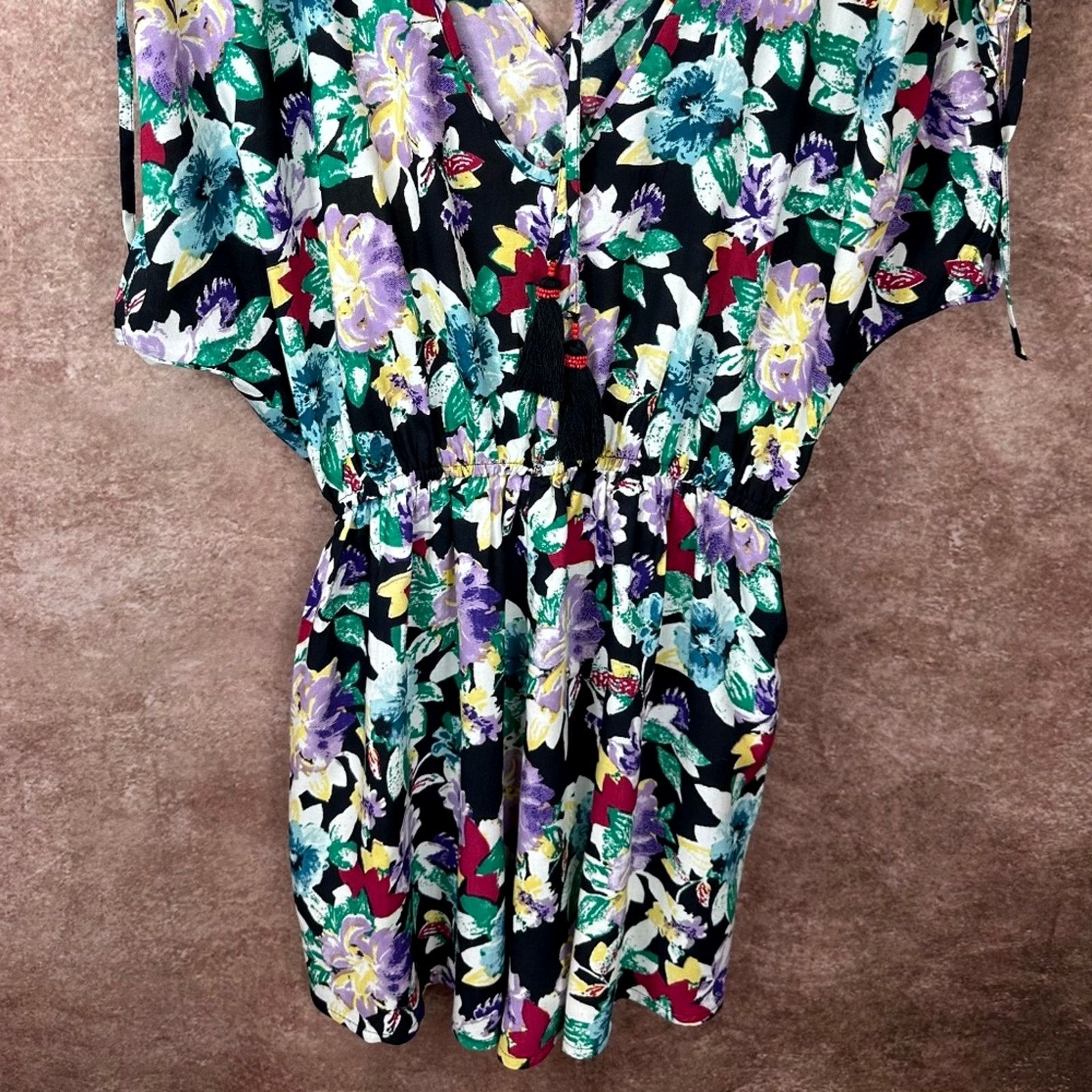 Other Band of Gypsies Sapphire Trends Floral Romper Black/Multi S Size 28" / US 6 / IT 42 - 12 Thumbnail