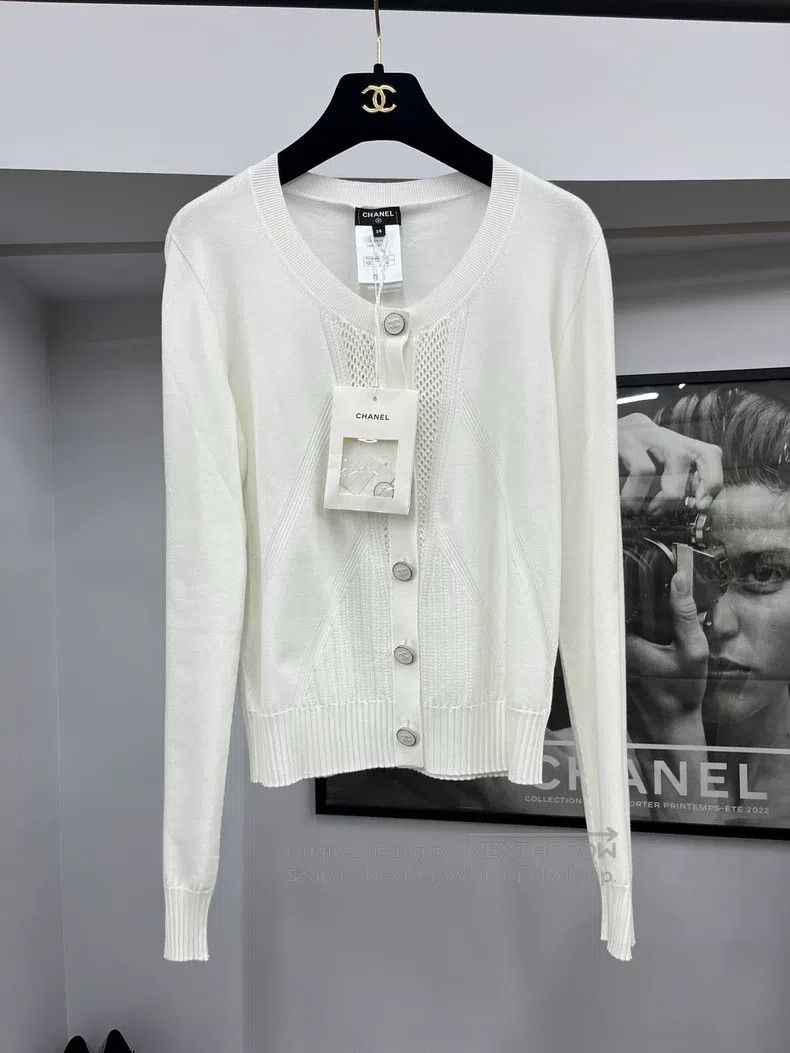 Chanel Chanel 24B white hollow knitted cardigan coat Size XS / US 0-2 / IT 36-38 - 1 Thumbnail
