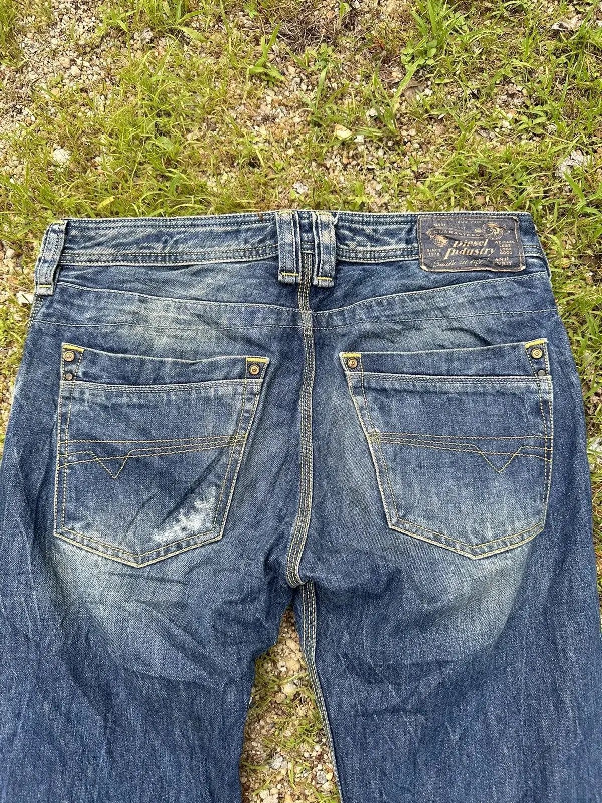 Diesel DIESEL JEANS RIPPED REGULAR STRAIGHT DENIM MUDWASH PANTS Size US 30 / EU 46 - 12 Thumbnail