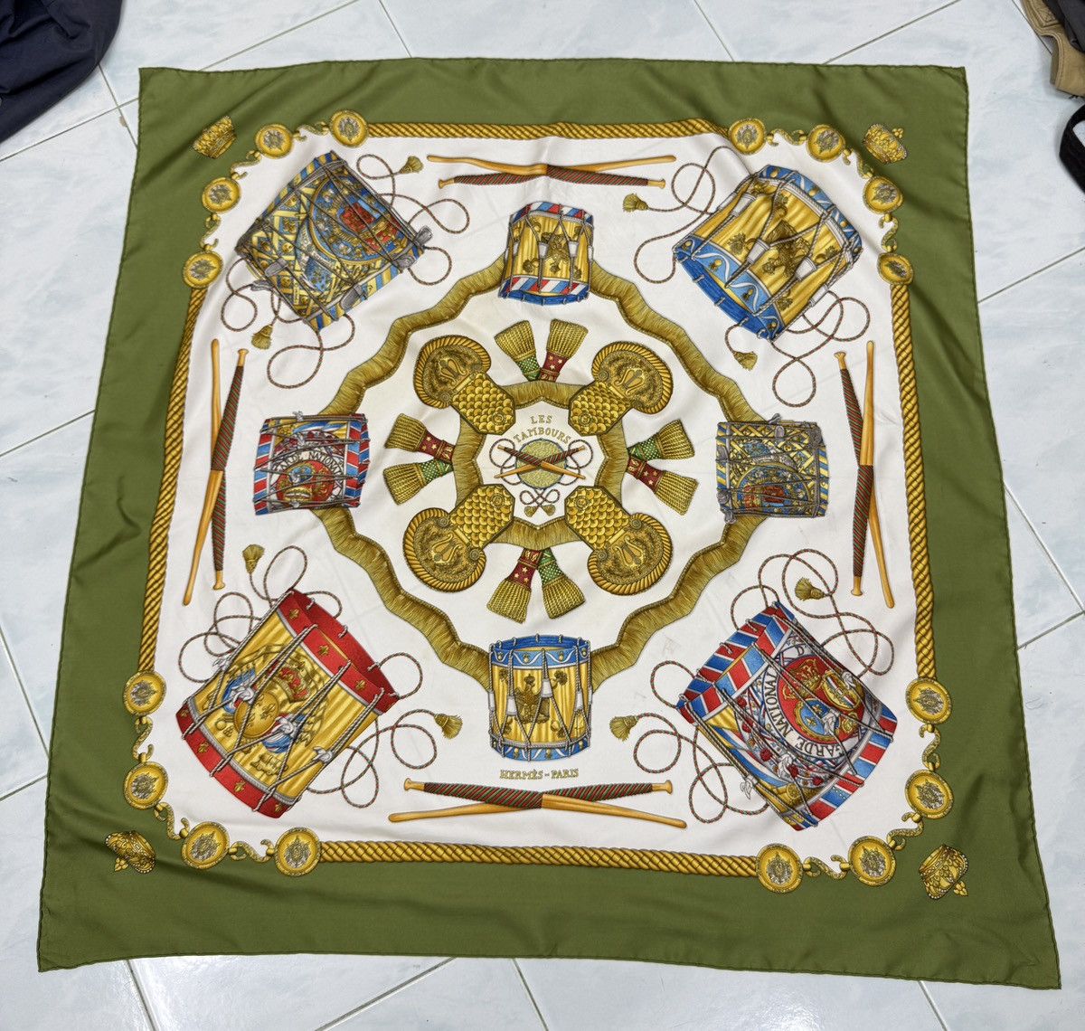Hermes 🔥🔥🔥AUTHENTIC VINTAGE HERMES LES TAMBOURS SILK SCARF Size ONE SIZE - 1 Thumbnail