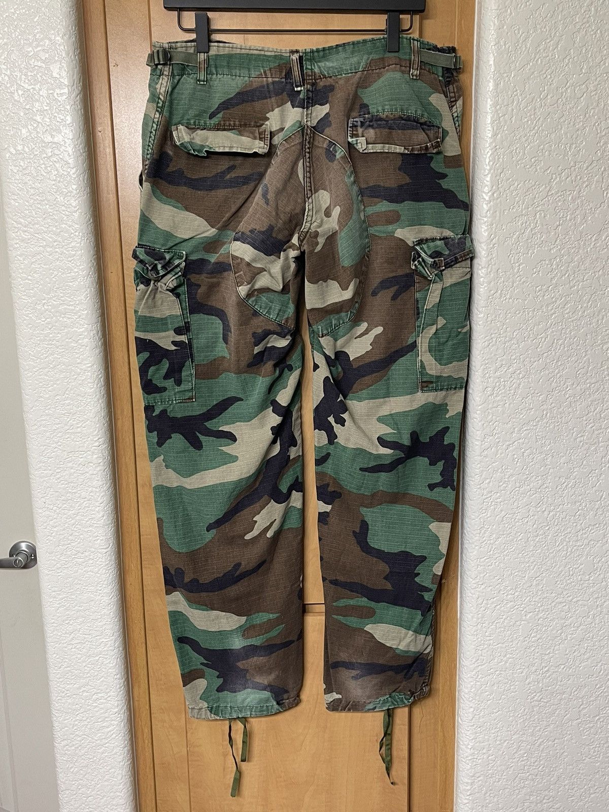 Vintage Vintage distressed M81 Woodland army camo cargo pants Size US 32 / EU 48 - 2 Thumbnail
