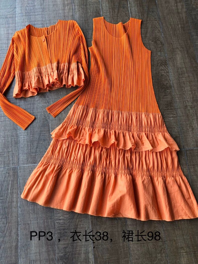 Issey Miyake Issey Miyake size:3 Orange cake pleated dress Size S / US 4 / IT 40 - 3 Thumbnail