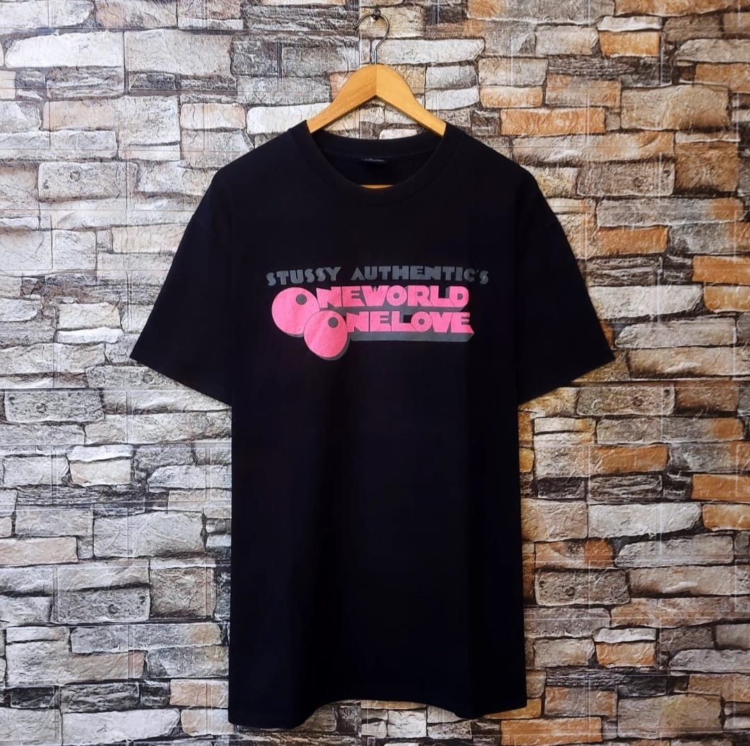 Stussy Vintage STUSSY One World One Love Tshirt Size US L / EU 52-54 / 3 - 1 Thumbnail
