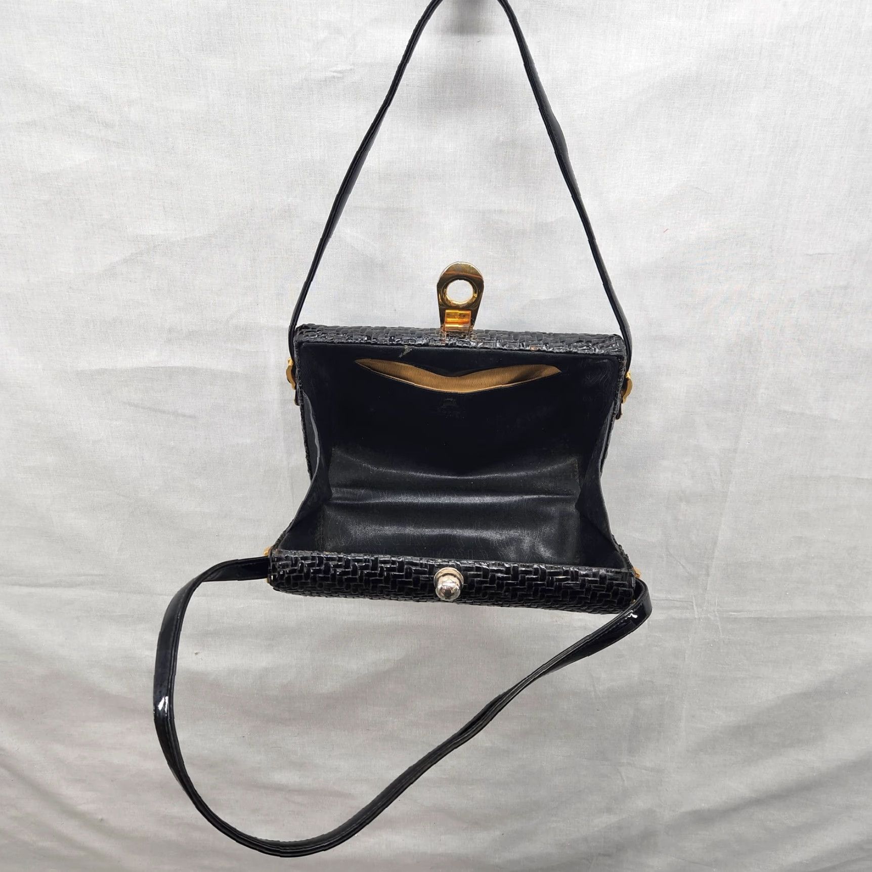 Vintage VINTAGE Koret Black Gold Wicker Basket Handbag Purse Boho Womens Size ONE SIZE - 7 Thumbnail