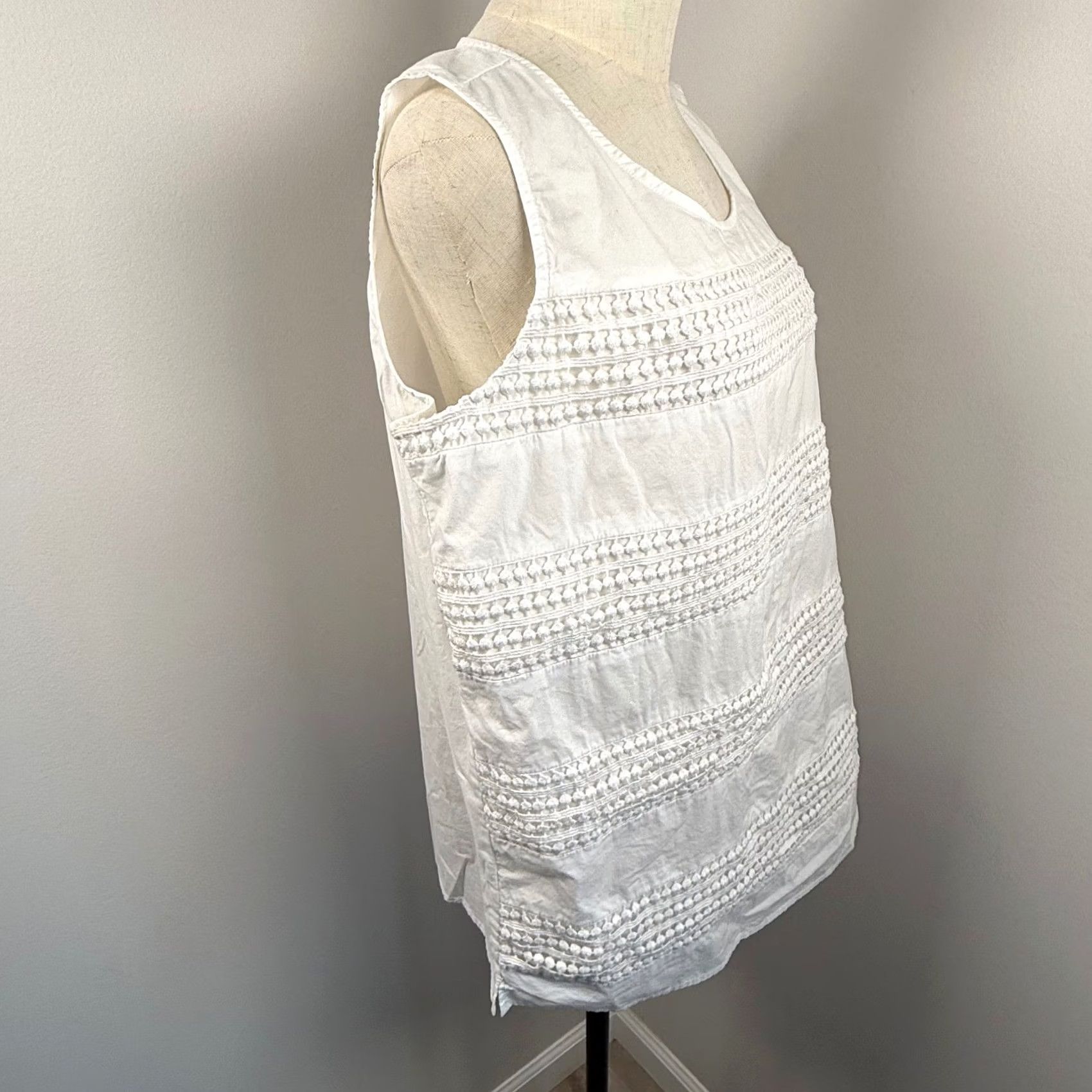 Tommy Hilfiger Tommy Hilfiger Blouse White Sleeveless Top Round Neck Lace Pom Pom Trim Womens L Size L / US 10 / IT 46 - 4 Thumbnail
