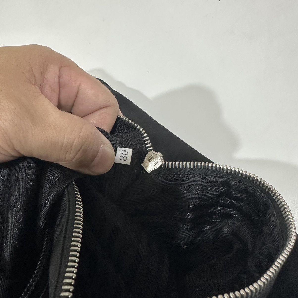 Prada AUTHENTIC PRADA NYLON TRIMMED LEATHER SHOULDER BAG Size ONE SIZE - 15 Thumbnail