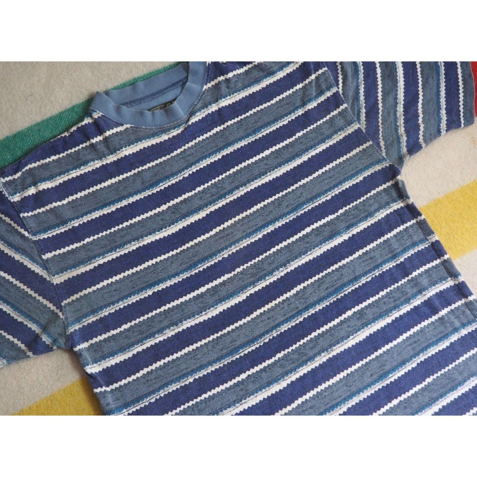 Etro VTG 90s Y2k Generra Retro Geometric Striped Skate Surf Faded Tee T-Shirt L EUC Unisex Geometric Cotton Graphic Tee 1990s Multi-Color Shirt Mens/Unisex Size US L / EU 52-54 / 3 - 2 Thumbnail