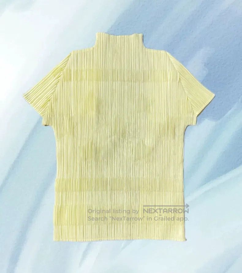 Issey Miyake Issey Miyake Embossed Star Ruched Solid Color Short-Sleeve Size L / US 10 / IT 46 - 1 Thumbnail