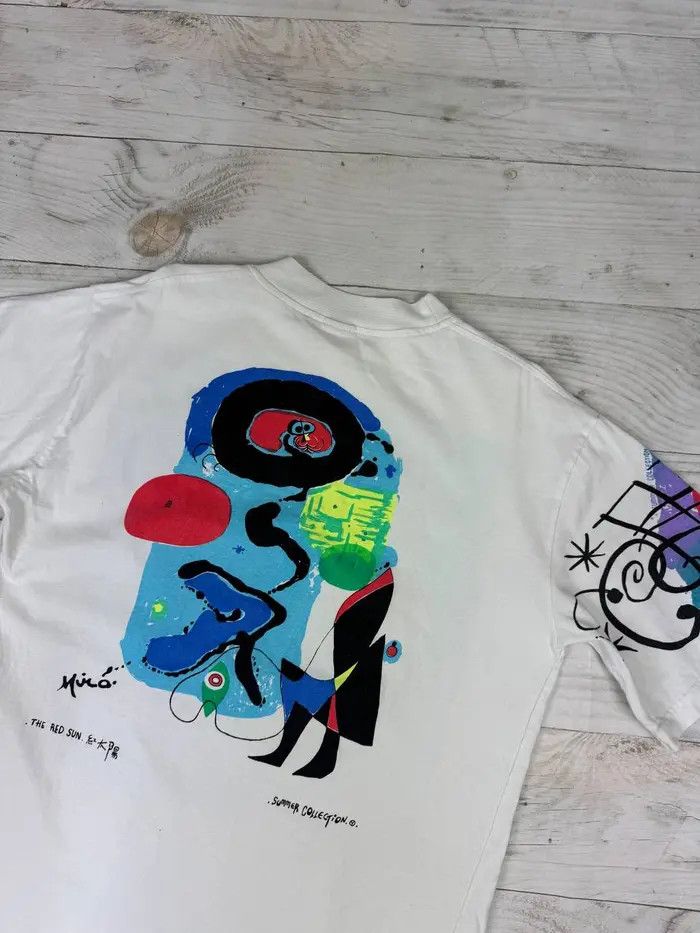 Vintage Vintage Joan Miro Art T-Shirt 90s The Red Sun Size US L / EU 52-54 / 3 - 15 Thumbnail