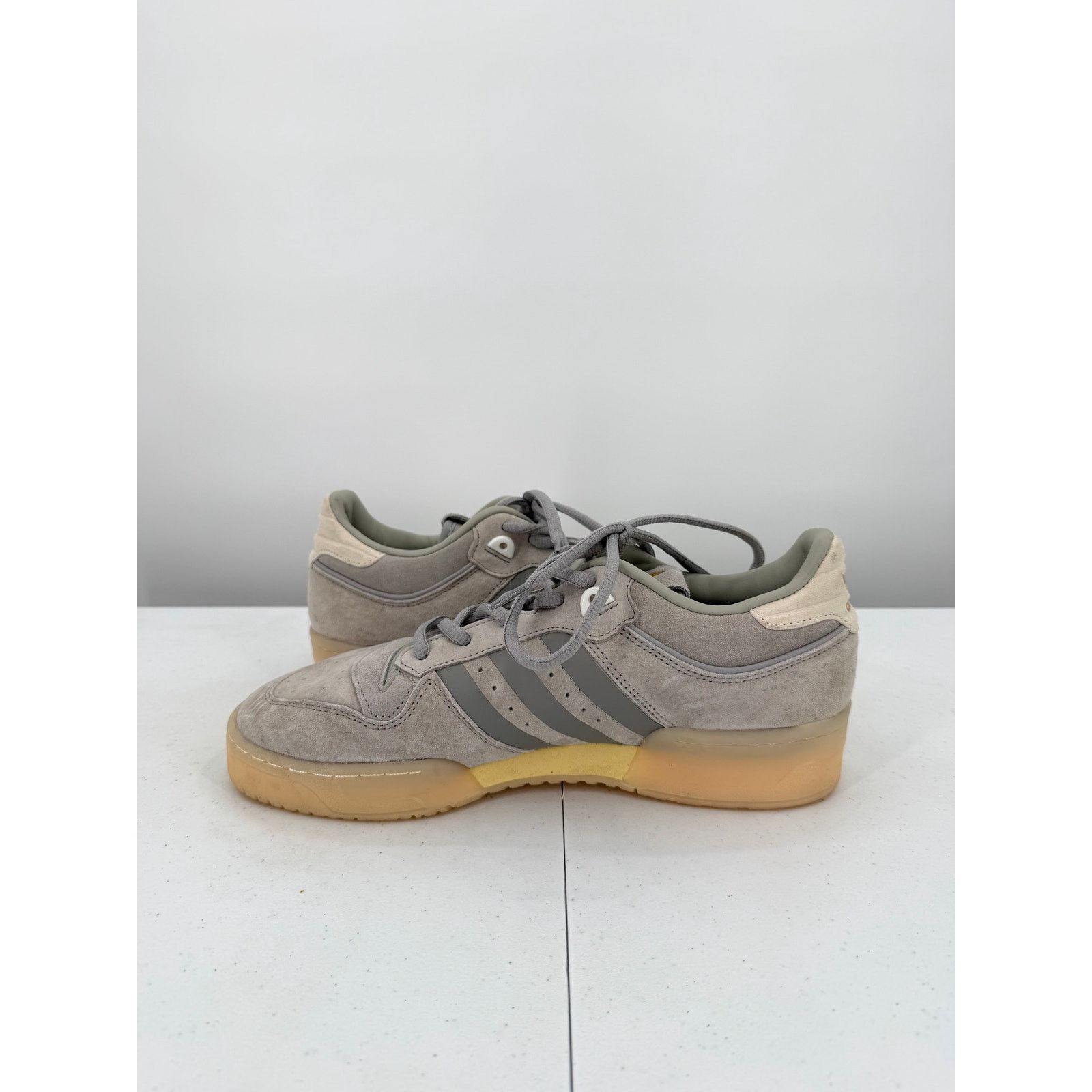Adidas Adidas Rivalry Low 86 Sesame Gray Gum Bottom Sneakers 10 Size US 10 / EU 43 - 5 Thumbnail