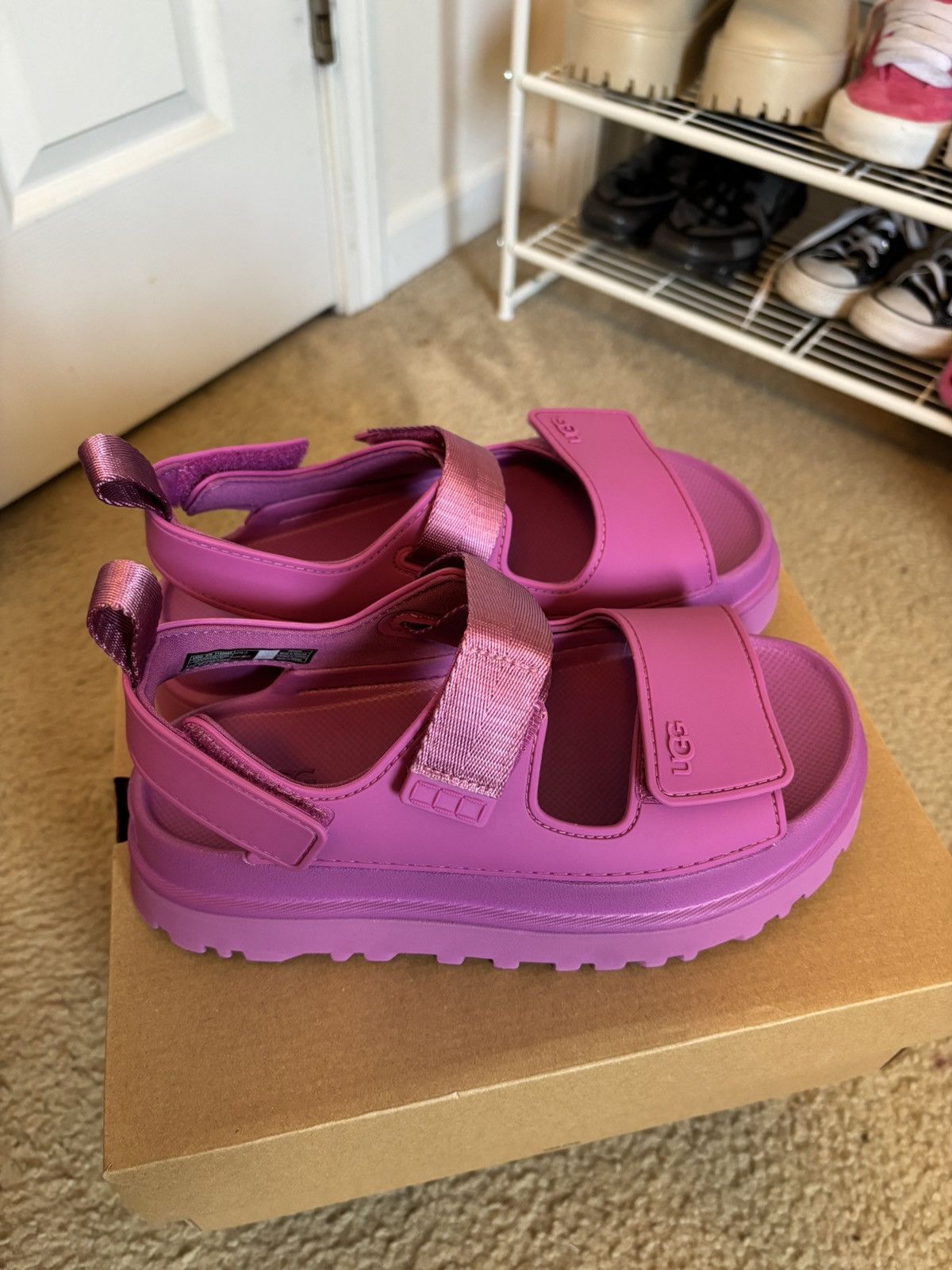 Ugg Ugg Goldenglow Sandals Size US 7 / IT 37 - 4 Thumbnail