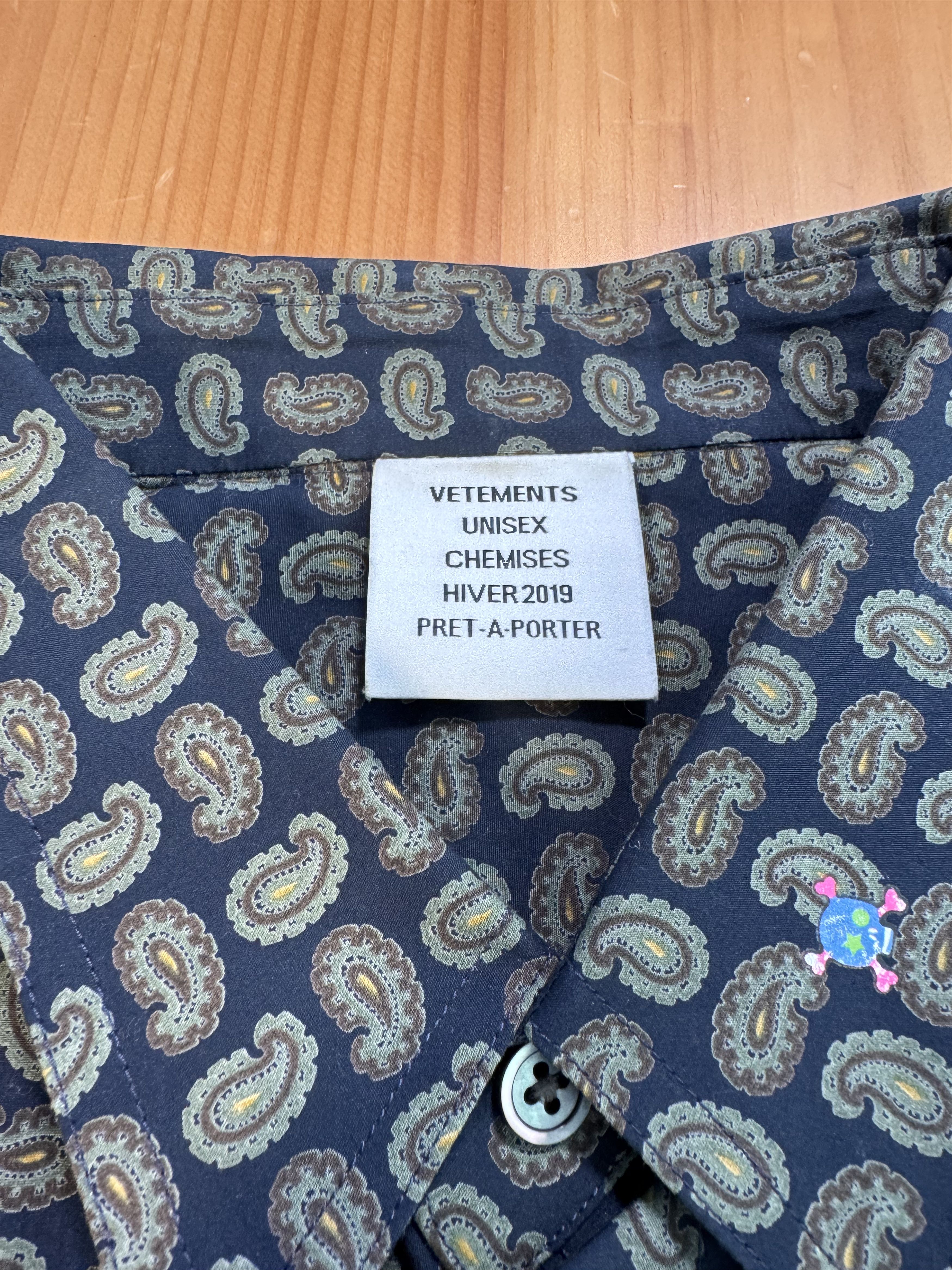 Vetements Vetements RUNWAY paisley & stickers print shirt Size US M / EU 48-50 / 2 - 8 Thumbnail