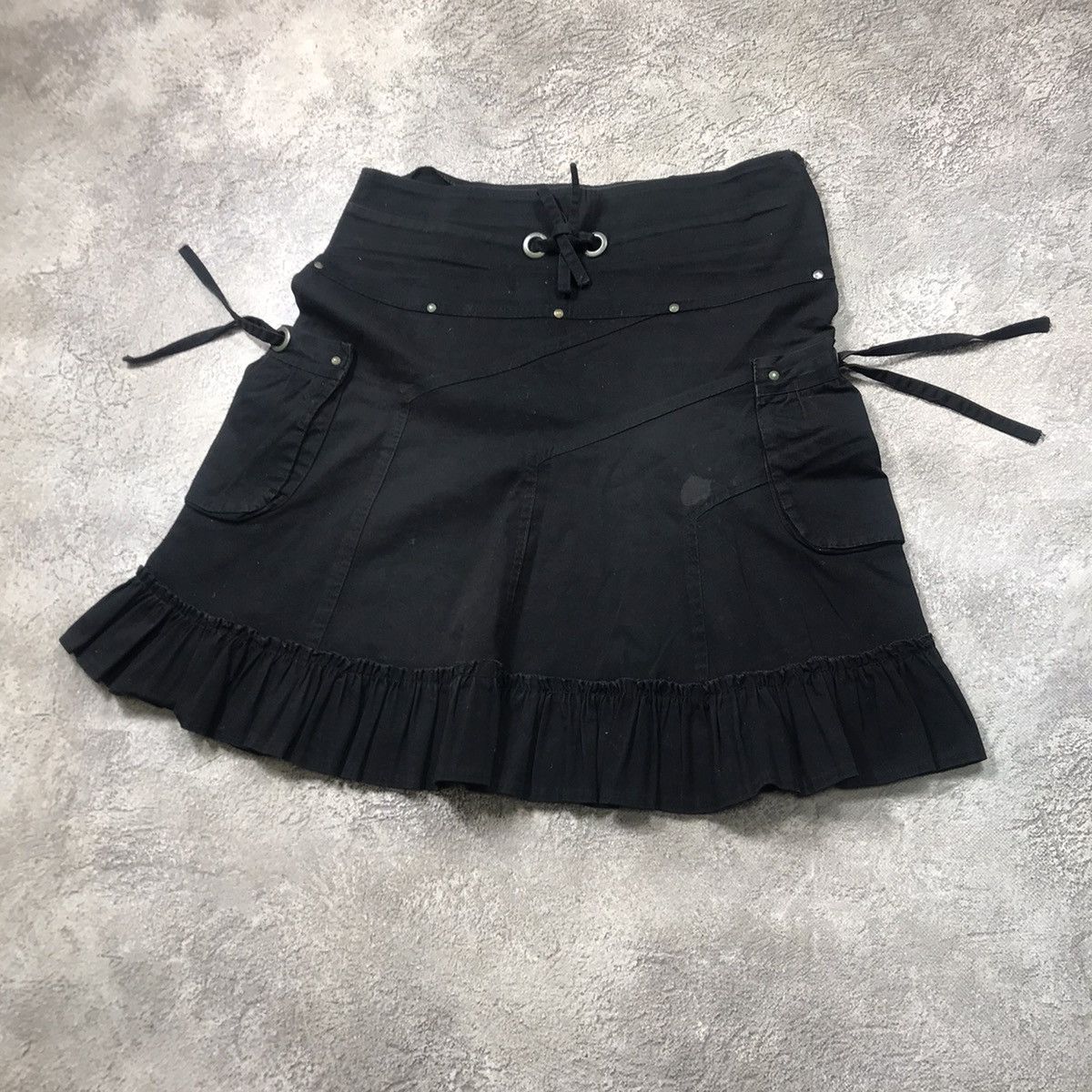 Vintage Y2K Black Pleated Mini Skirt Ruffled Hem Streetwear Slim 33 Size 33" - 2 Thumbnail