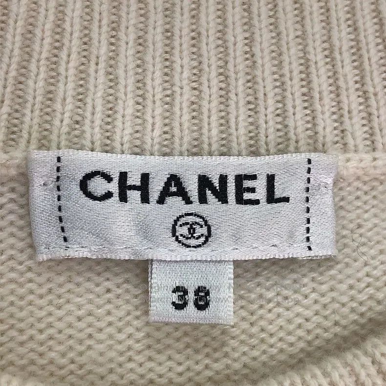 Chanel 20B beige cashmere knitted sweater