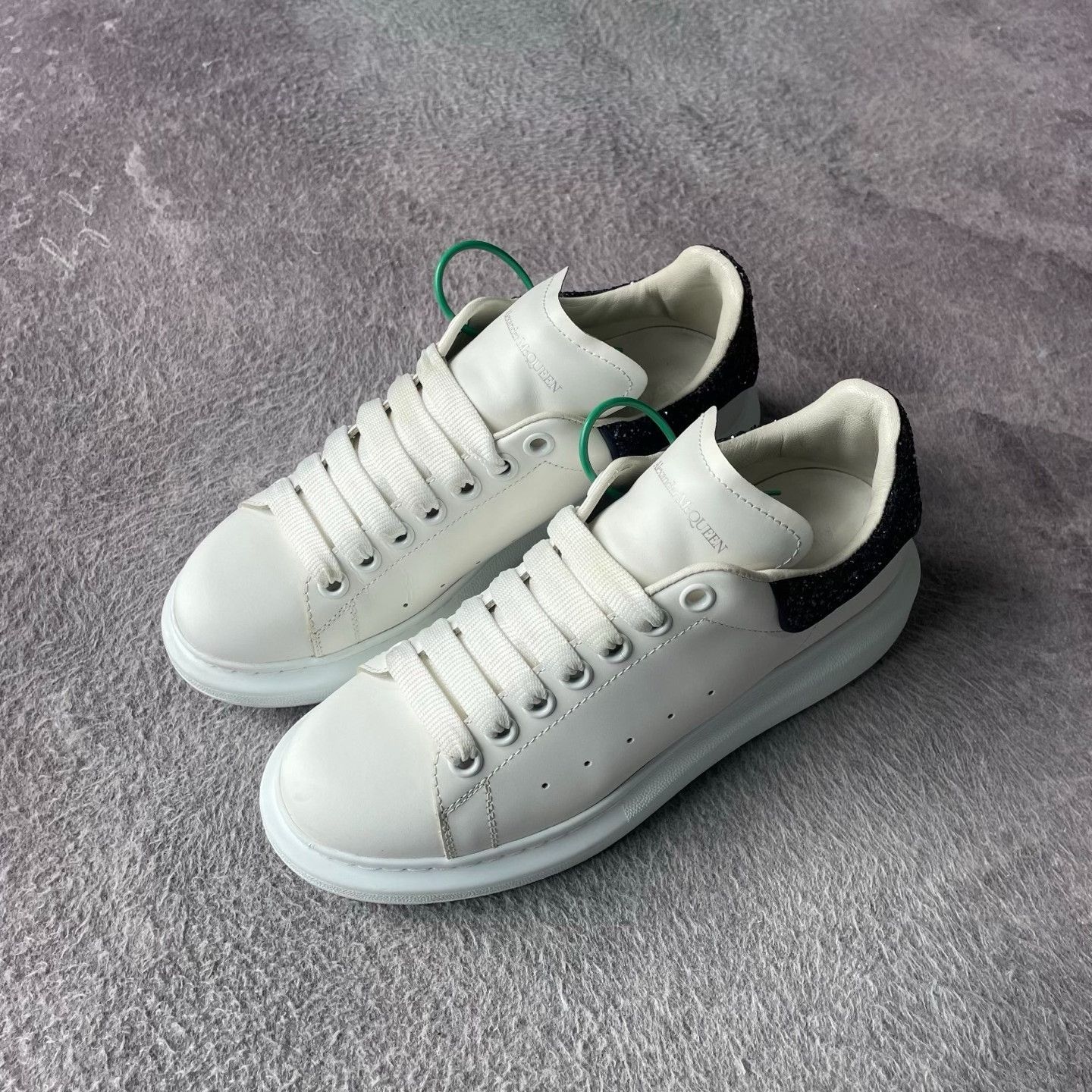 Alexander McQueen Alexander McQueen Blue Lowtop Sneakers 39 Women Size US 8.5 / IT 38.5 - 1 Thumbnail